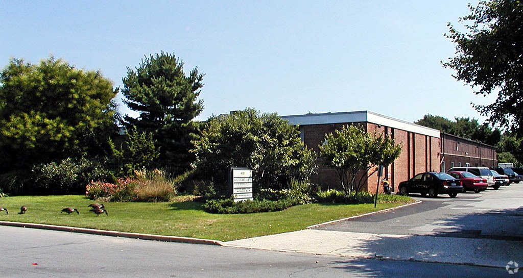 400 Crossways Park Dr Woodbury, NY 11797 Flex Property for Lease on