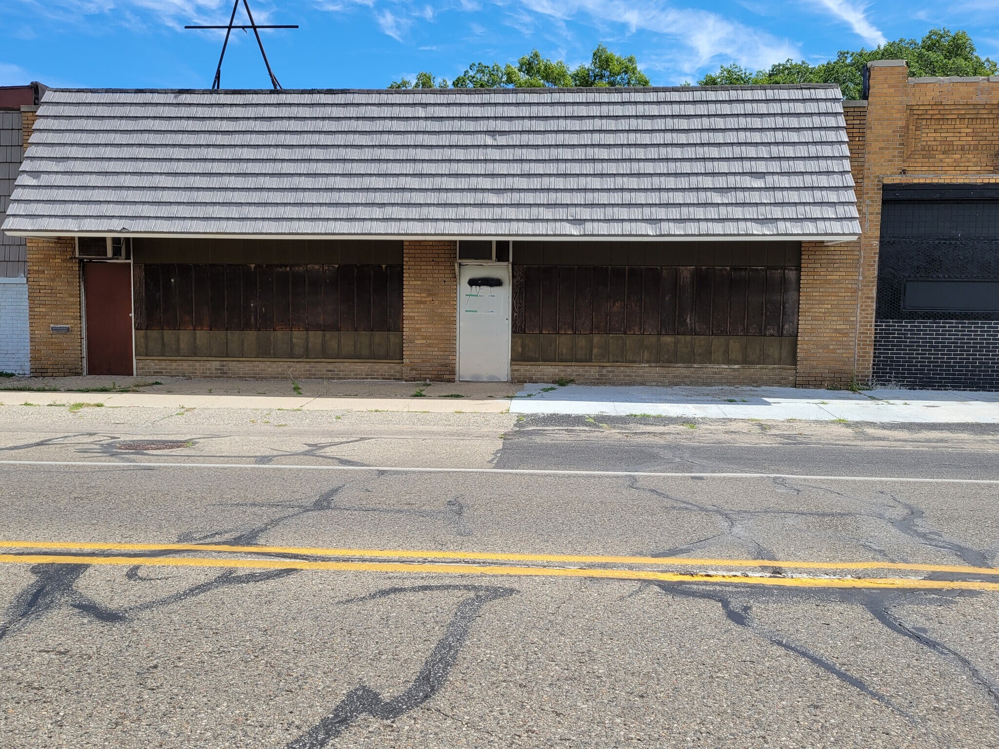 1928 Peck St Muskegon, MI 49441 Retail Property for Sale on