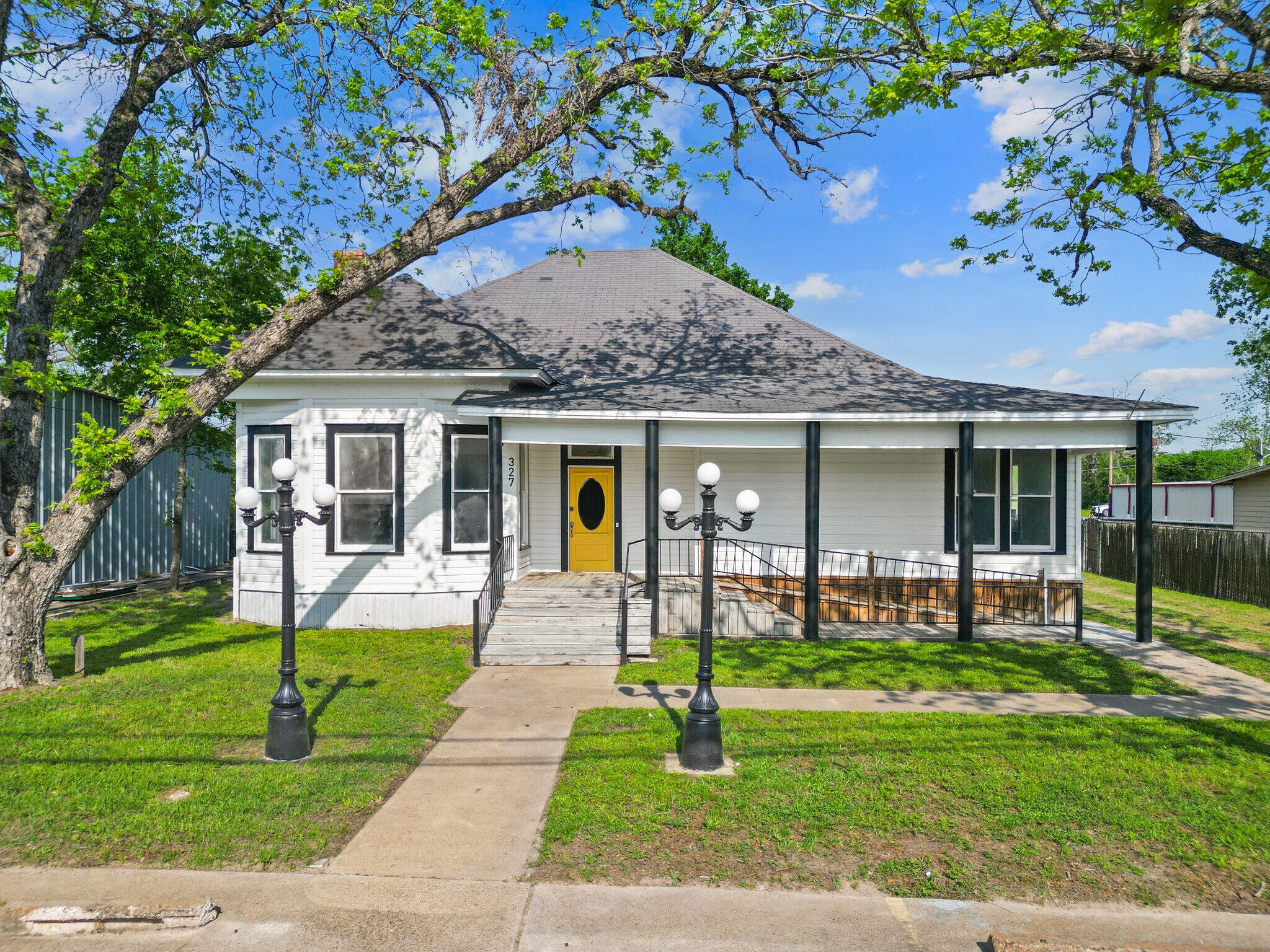 327 S Robb St, Trinity, TX for Sale