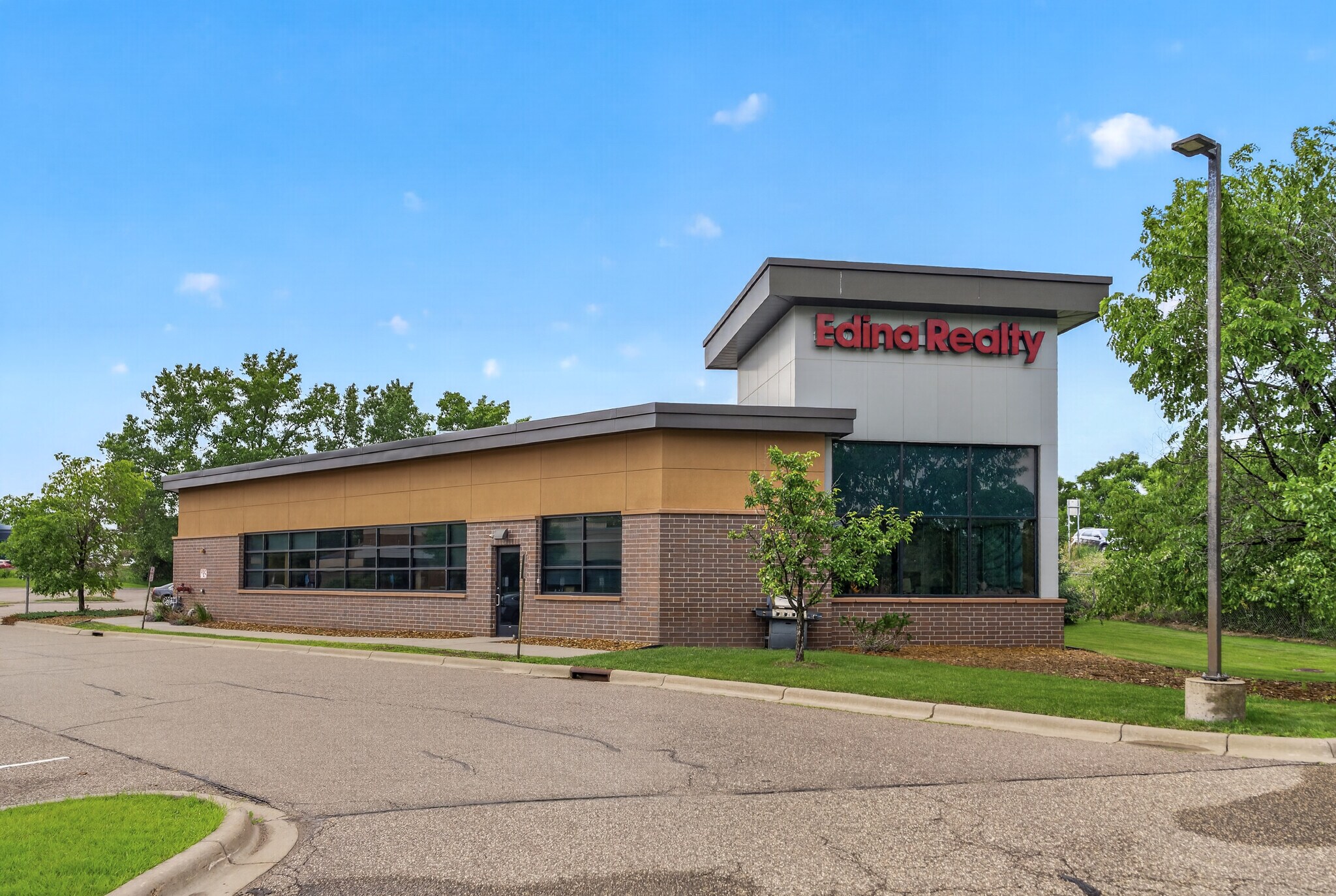9605 Schmidt Lake Rd, Plymouth, MN for Rent