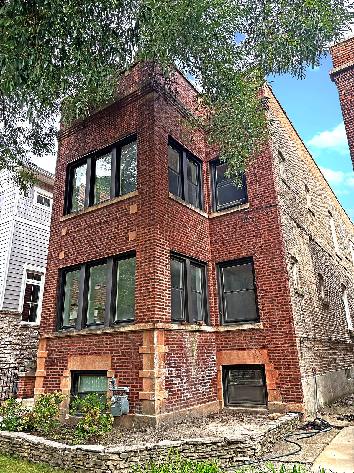 2754 W Giddings St, Chicago, IL for Sale