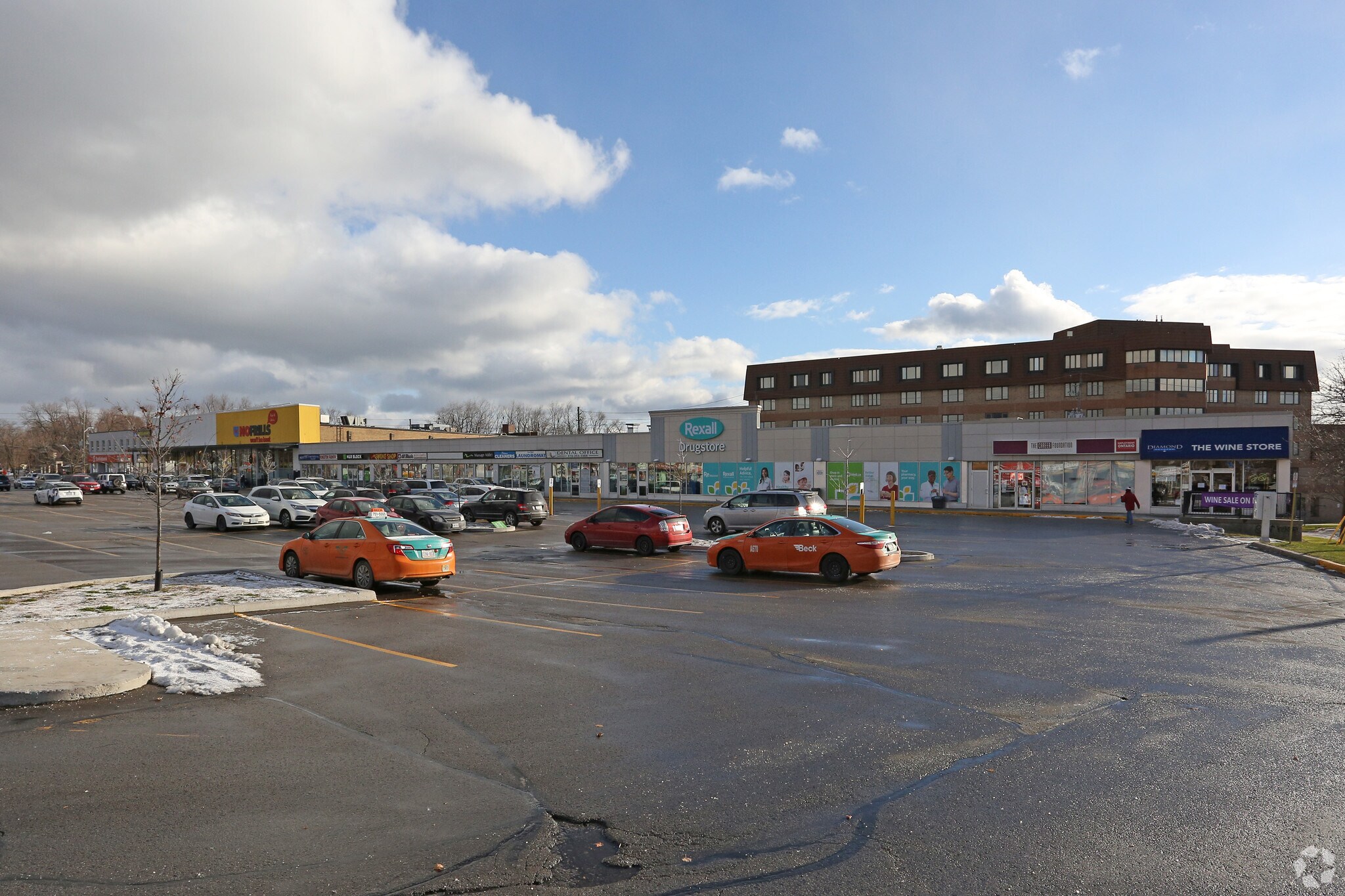 2435-2479 Kingston Rd, Toronto, ON for Rent