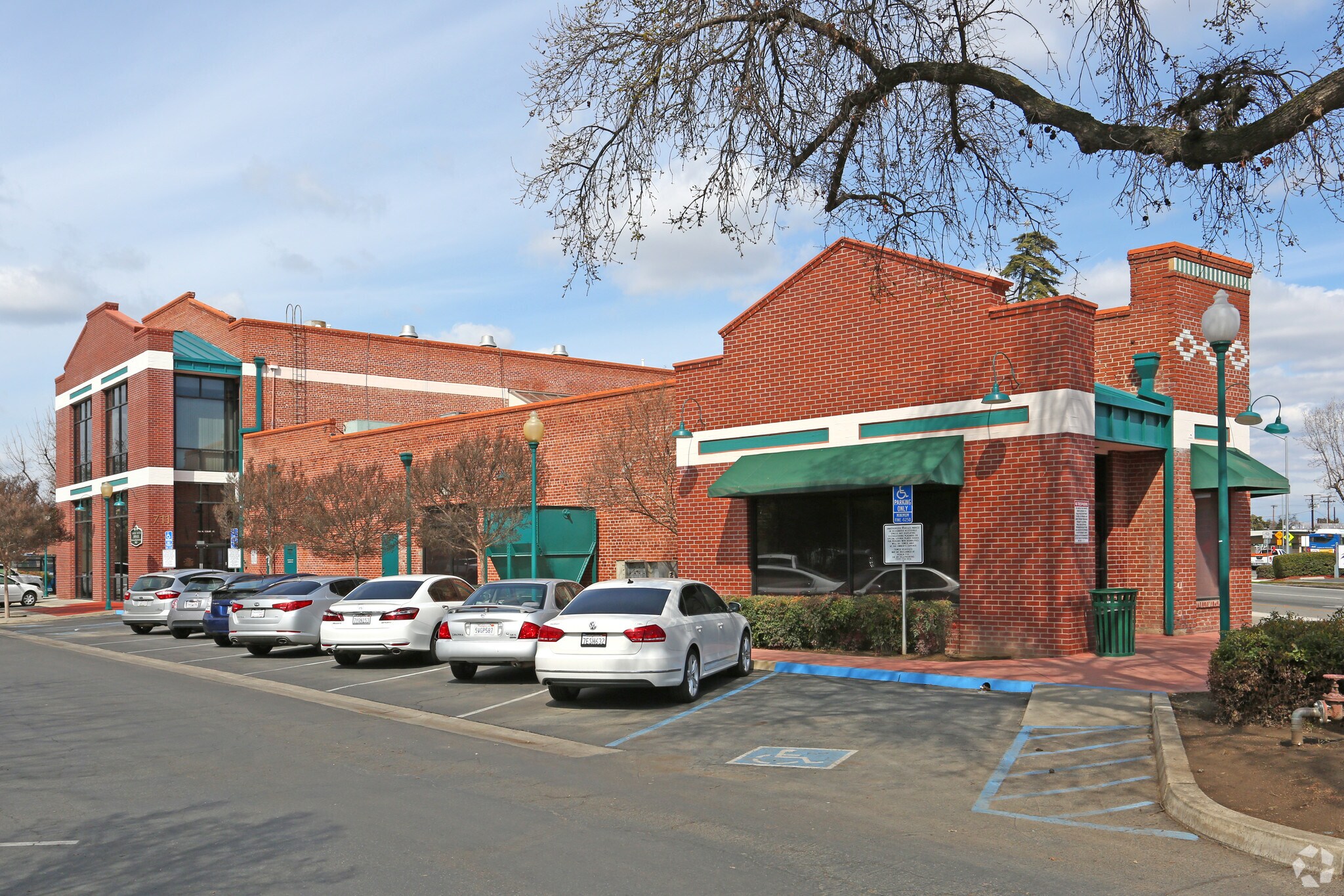 711 N Court St, Visalia, CA for Sale