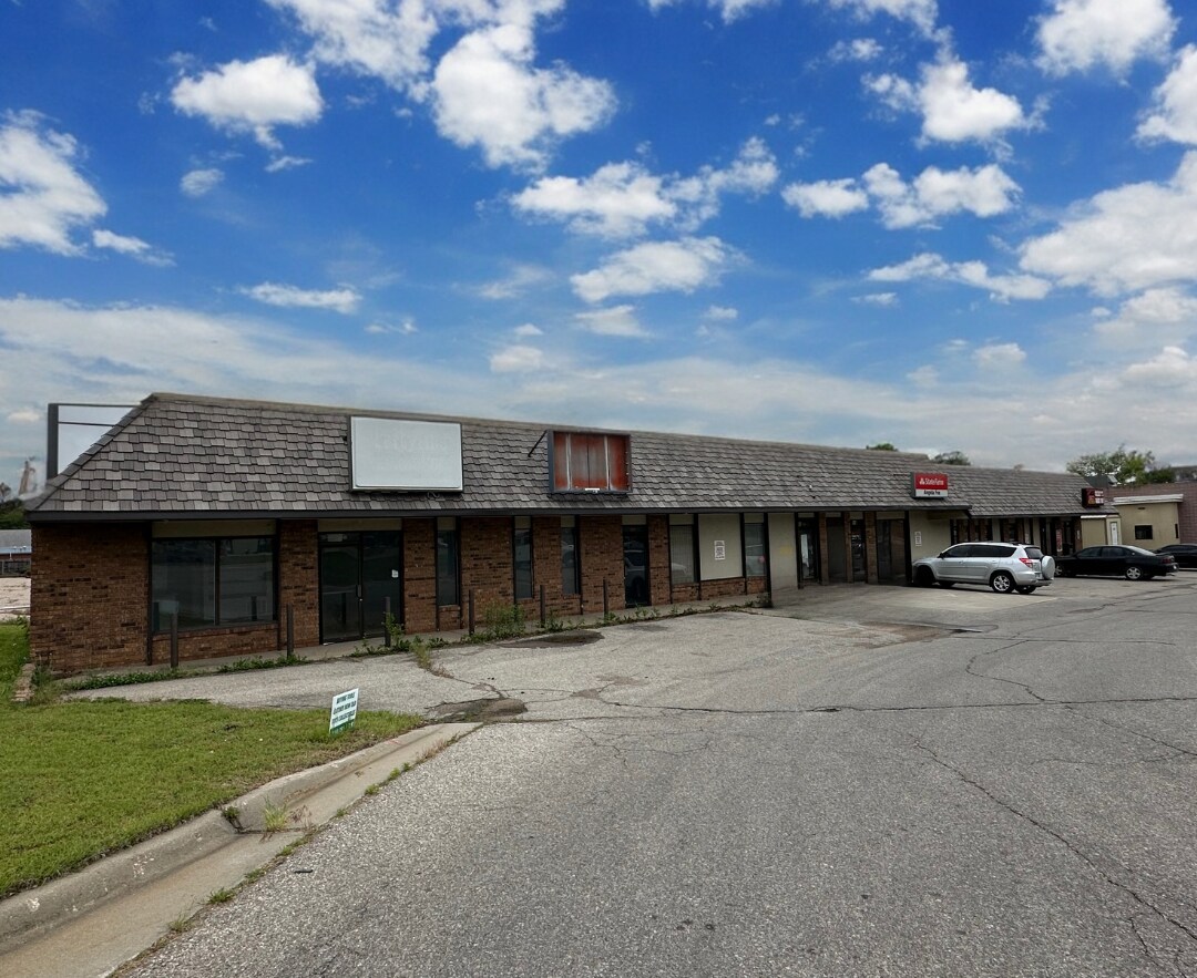 109-121 E Plaza DR, Mulvane, KS for Sale