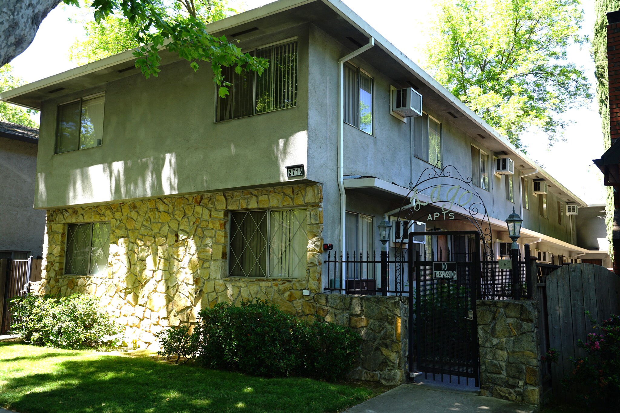 2715 D St, Sacramento, CA for Sale