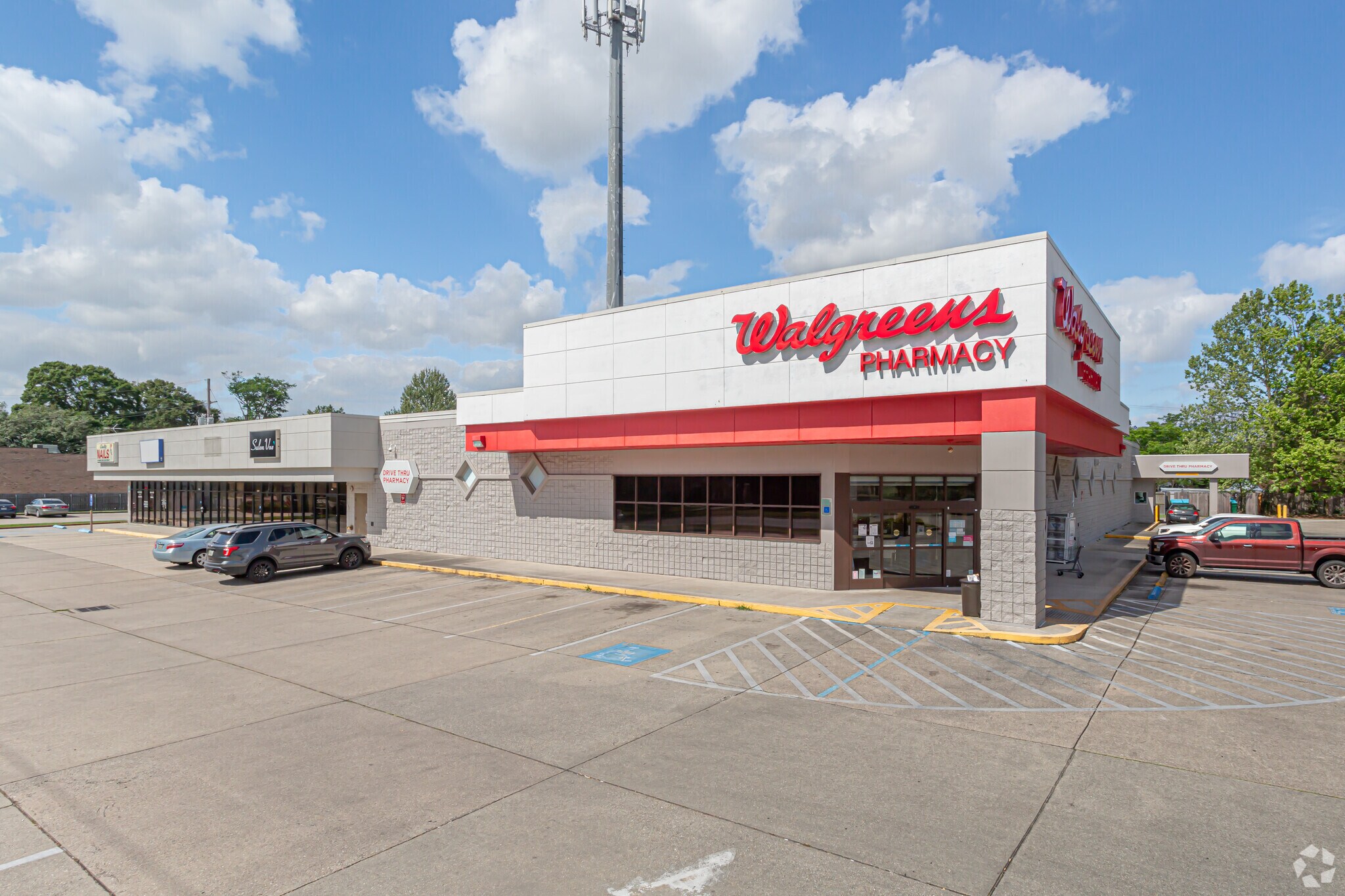 82258227 Jefferson Hwy Harahan, LA 70123 Shopping Center Property