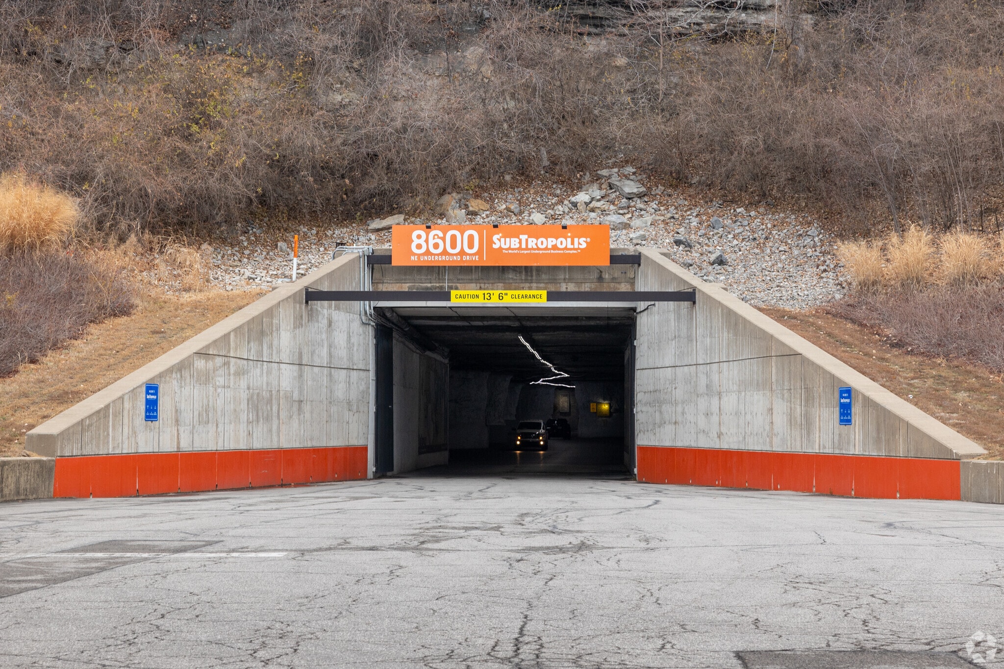 8600 NE Underground Dr, Kansas City, MO for Rent