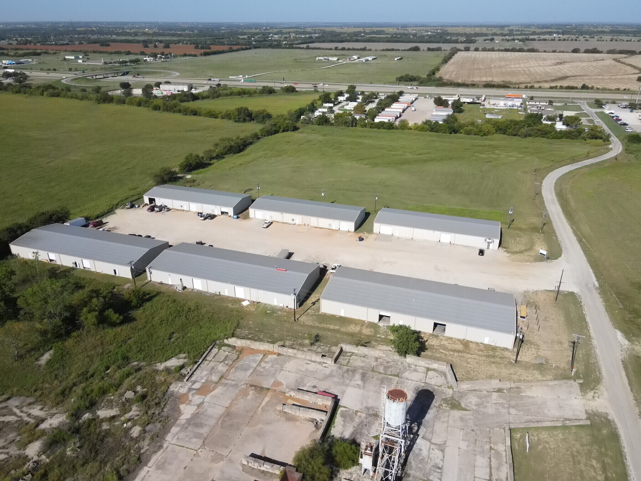 900 Utility Rd, Sanger, TX for Rent