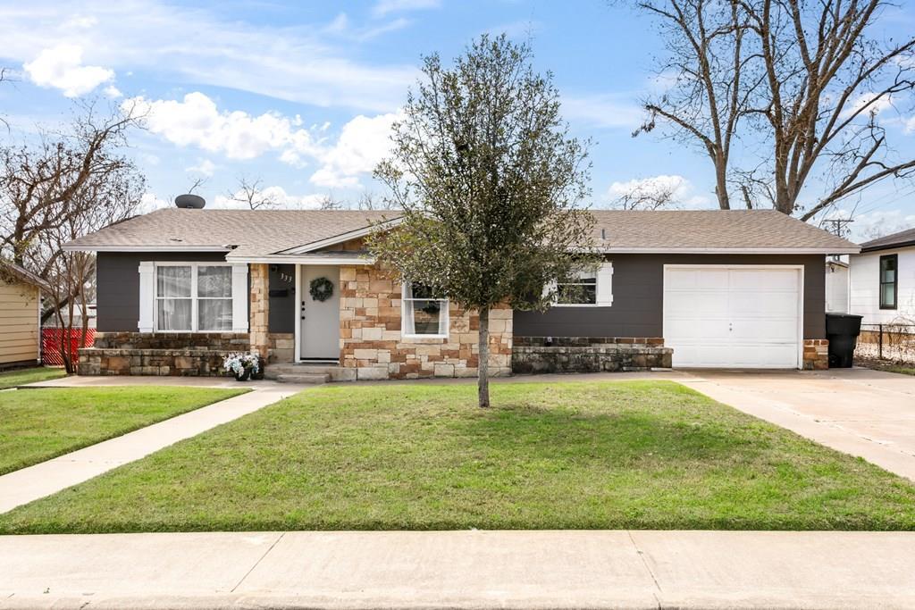 333 W Burbank St, Fredericksburg, TX for Sale