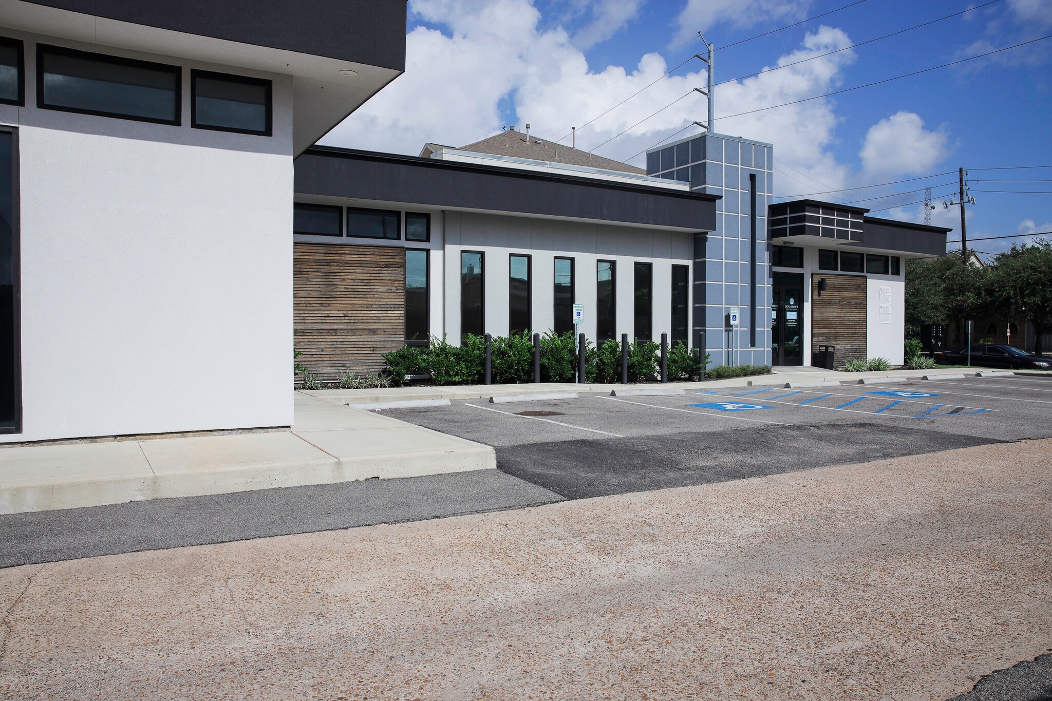 8703 Meadowcroft Dr, Houston, TX for Rent