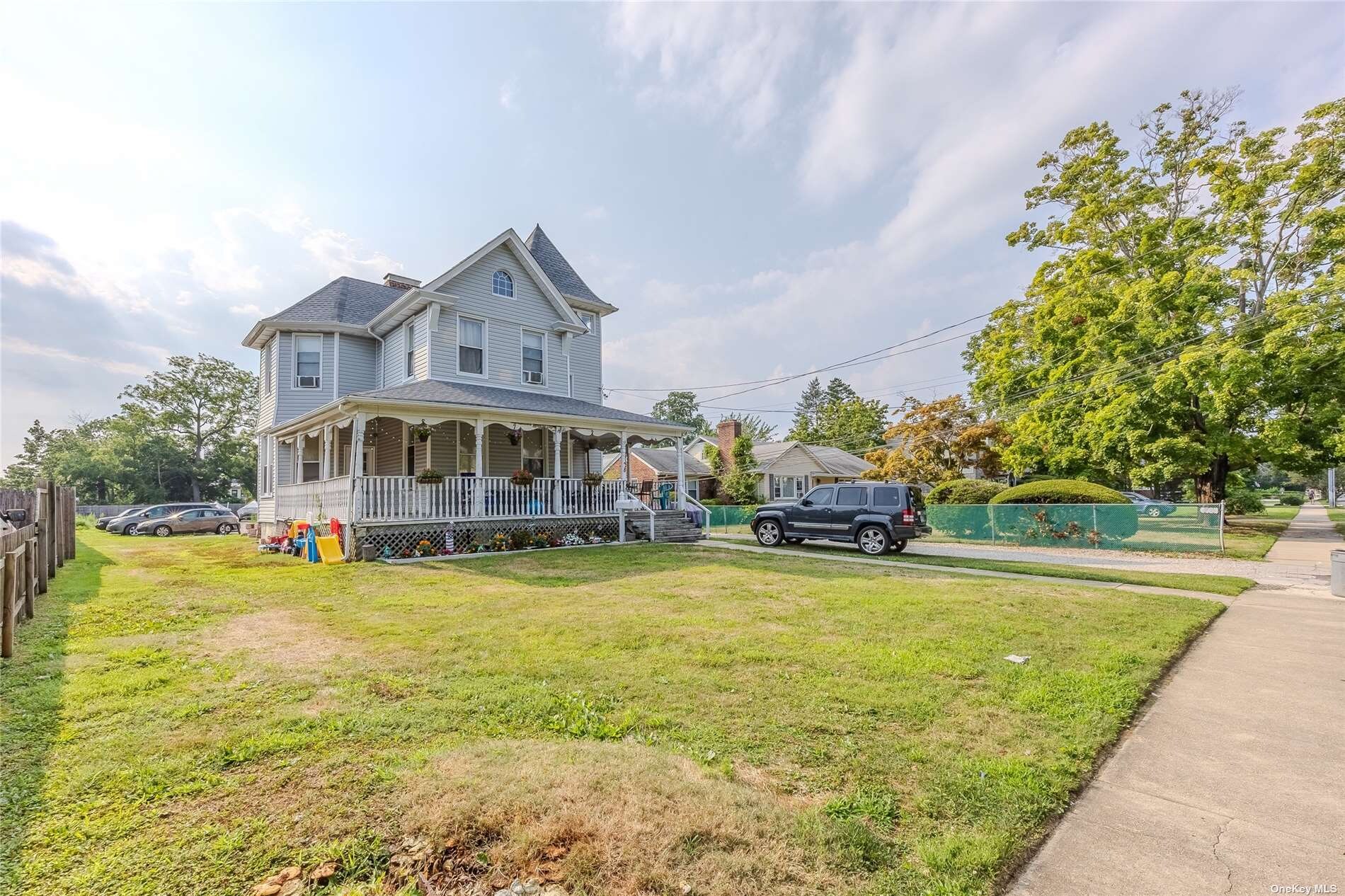 38 Park Ave, Amityville, NY for Sale