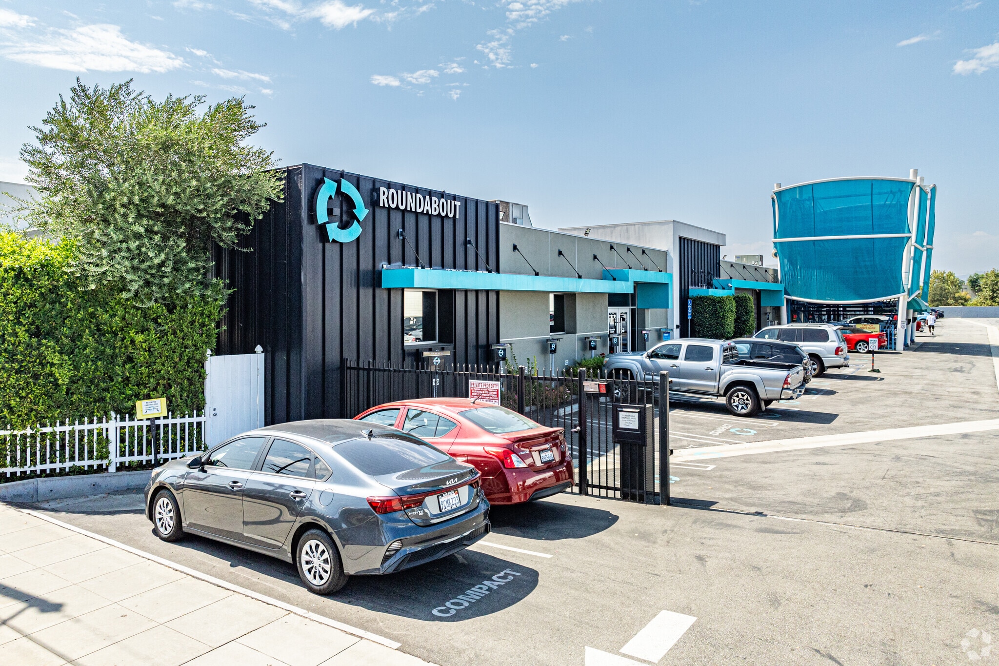 217-277 S Lake St, Burbank, CA for Sale