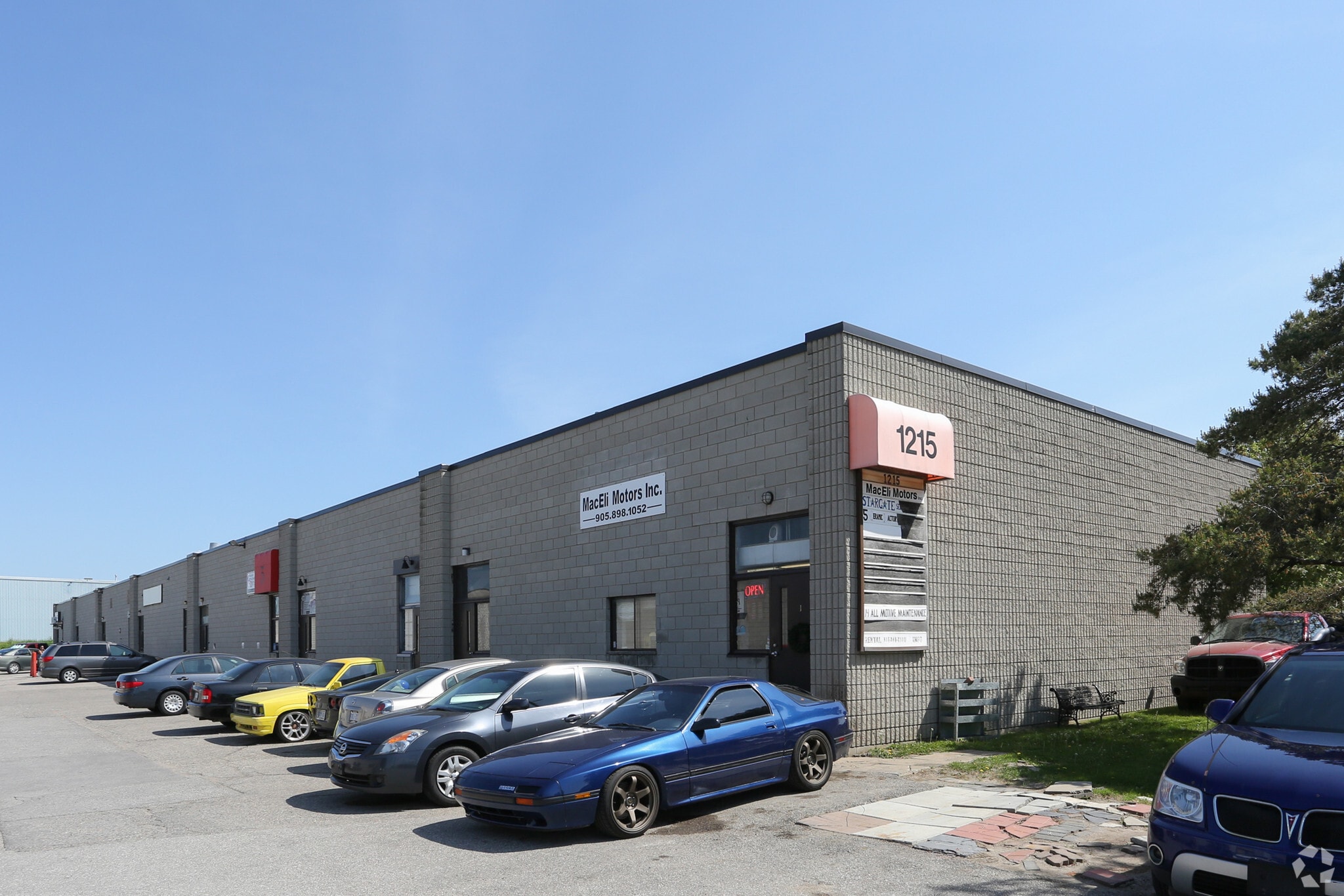 1215 Twinney Dr, Newmarket, ON for Rent