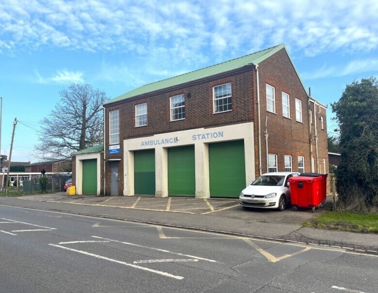 Chiltern Ave, Amersham, BKM for Sale