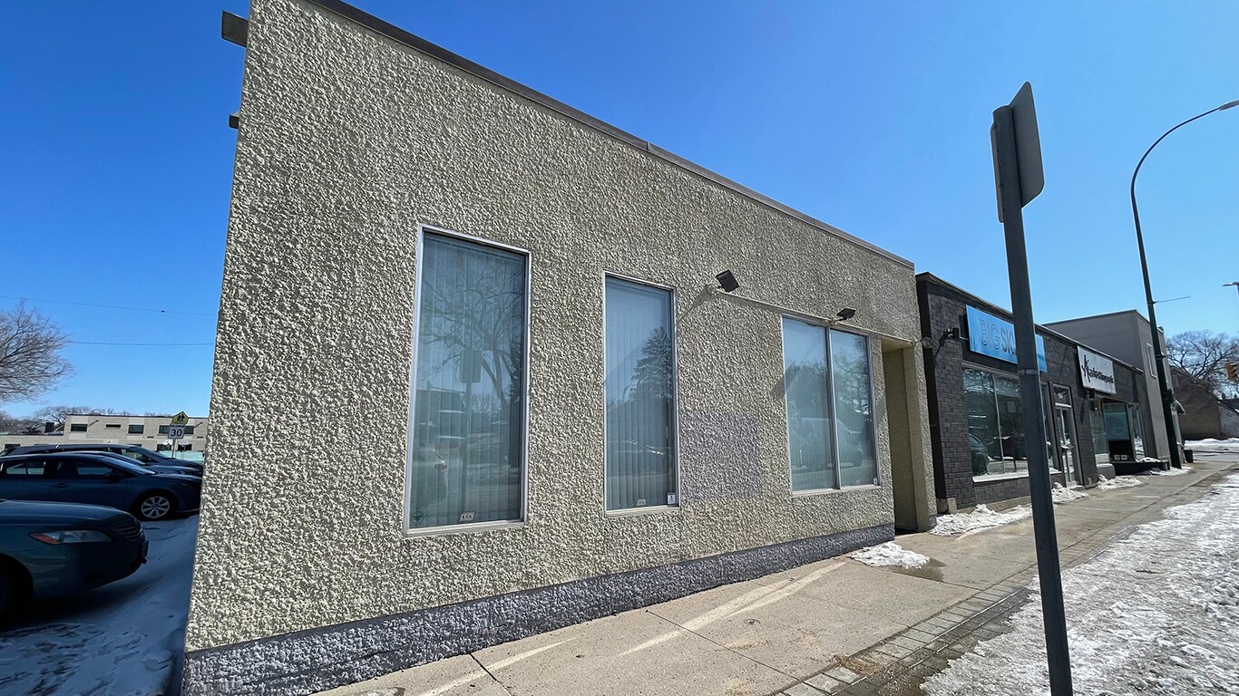 196 Taché Av Winnipeg, MB R2H 1Z6 Office Property for Lease on