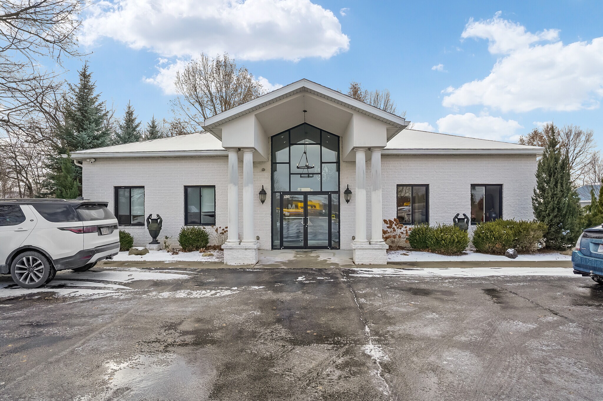 908 E Waterloo Rd, Akron, OH for Rent