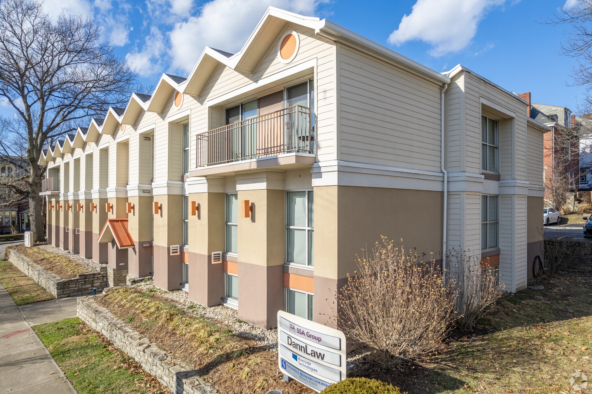 2181 Victory Pky, Cincinnati, OH for Rent