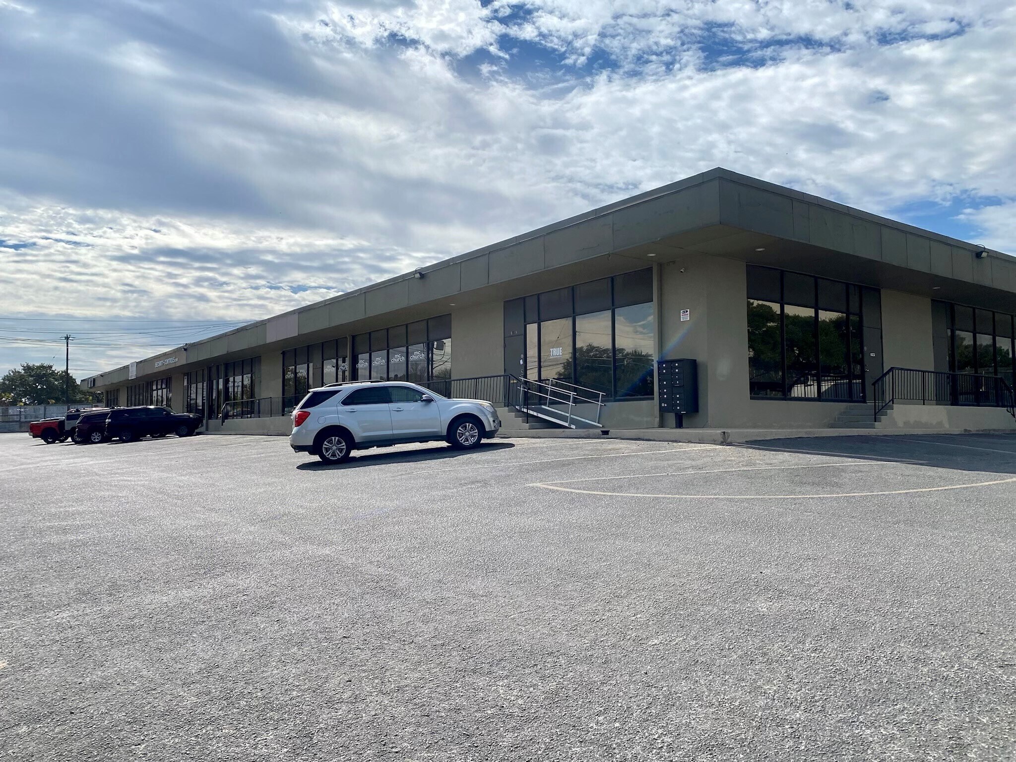 8027-8058 Pinebrook Dr, San Antonio, TX for Rent