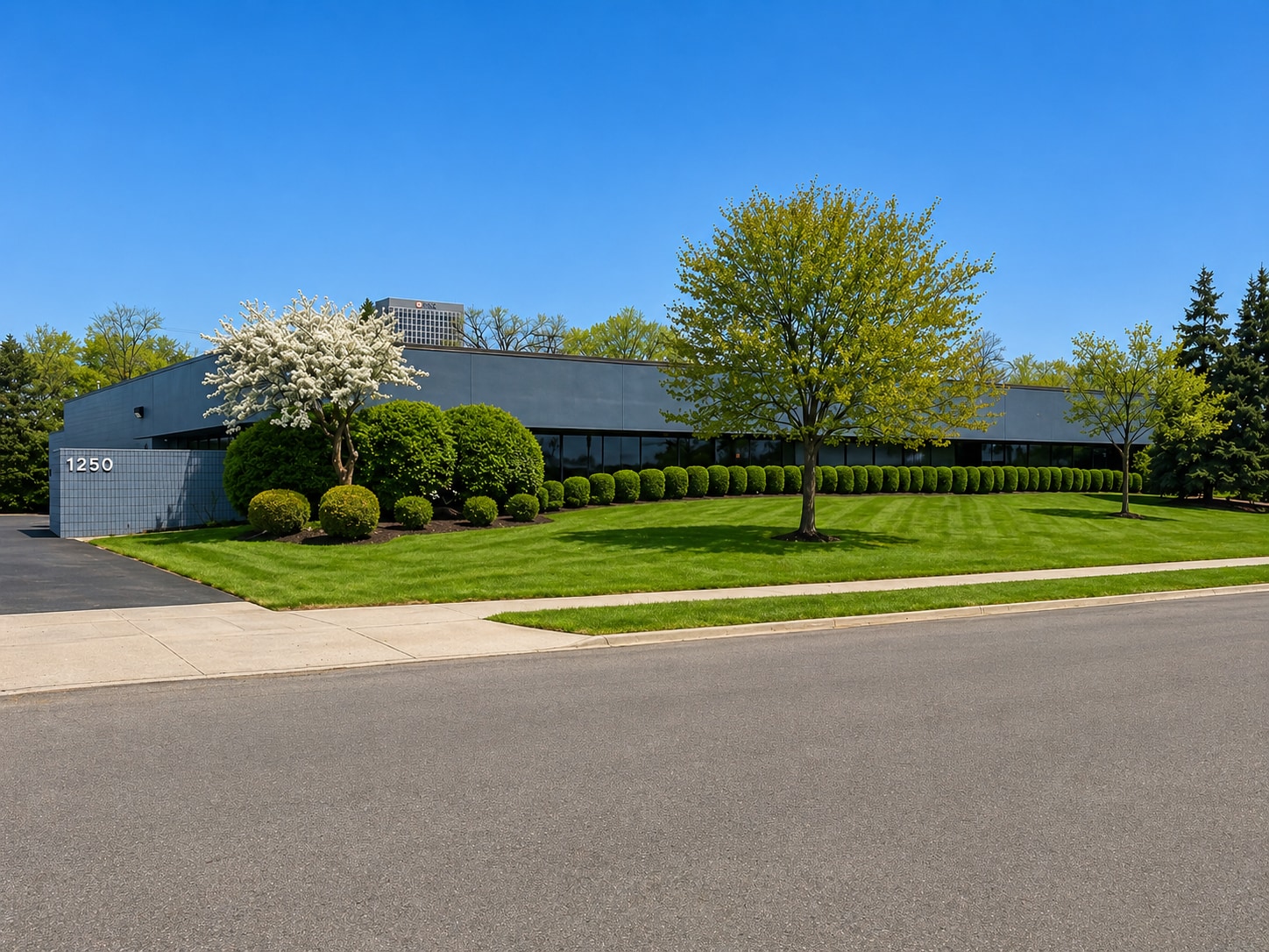 1250 Maplelawn Dr, Troy, MI for Sale