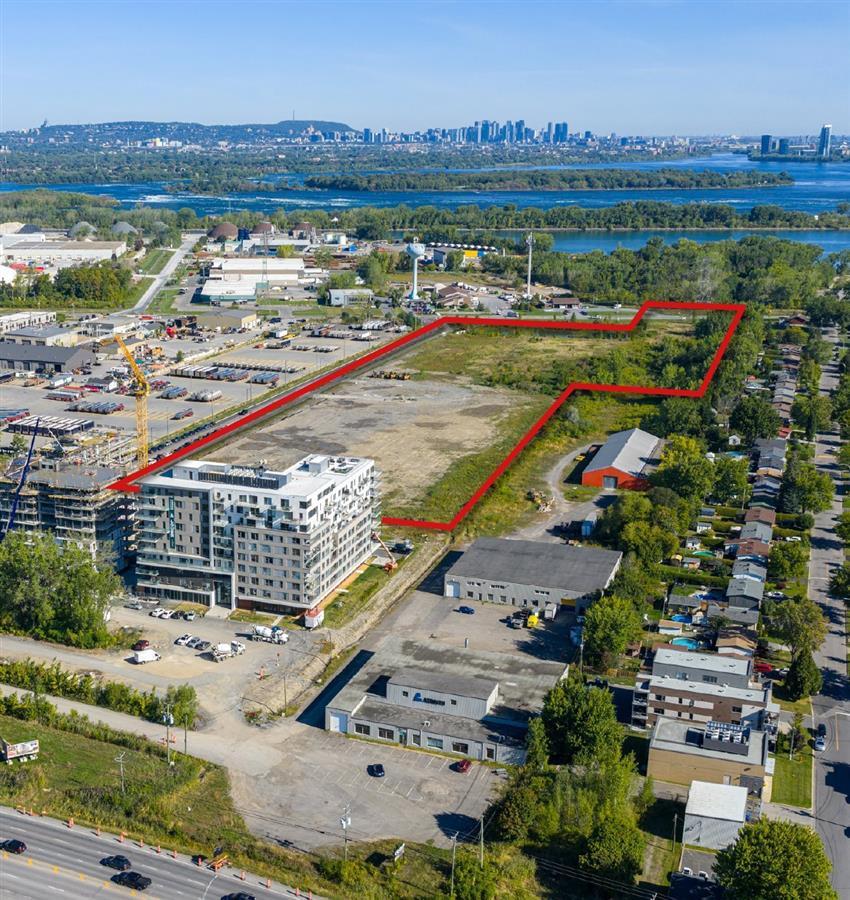 5860 Boul Saint-Laurent, Sainte-Catherine, QC for Sale