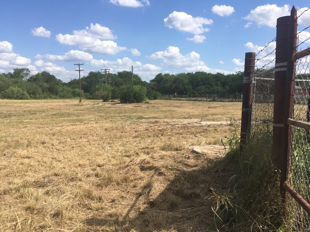102 Ernst rd, Jourdanton, TX for Sale