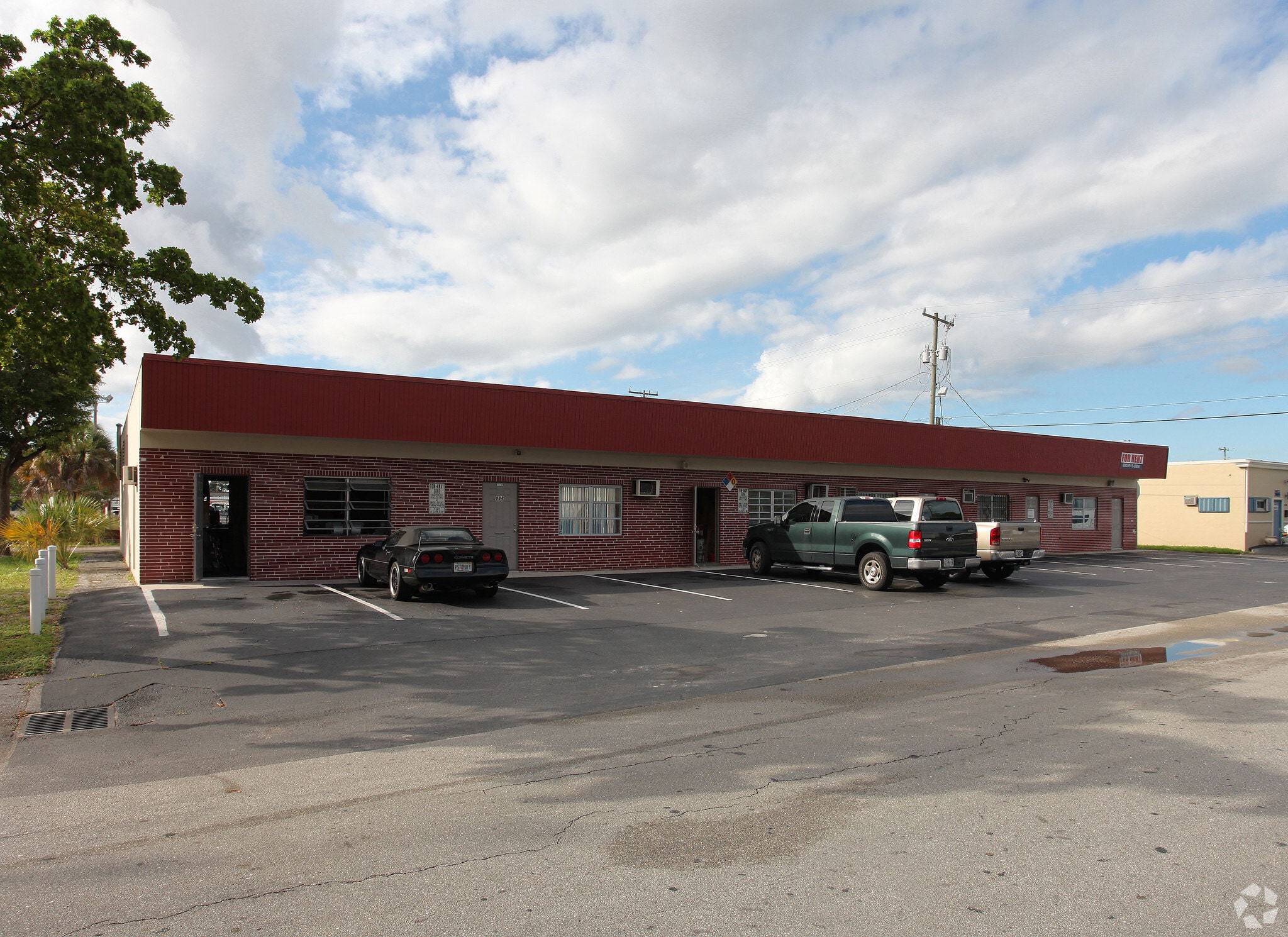 872-892 NE 42nd St, Fort Lauderdale, FL for Sale