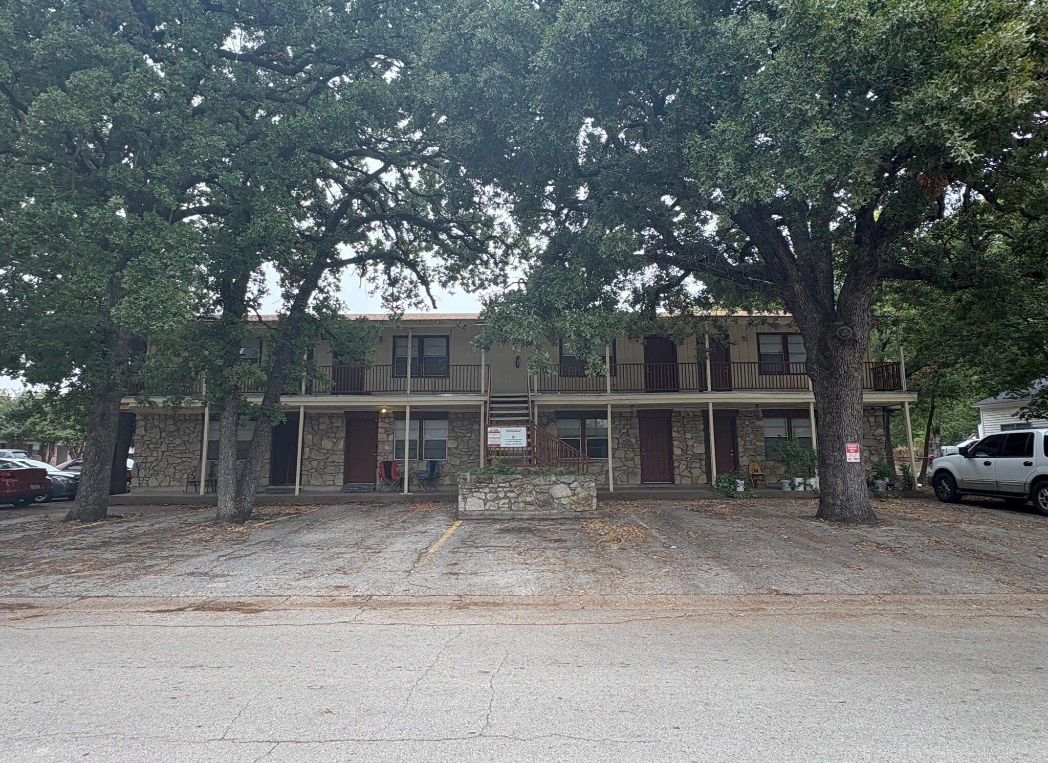 1014 S Waco St, Weatherford, TX for Sale