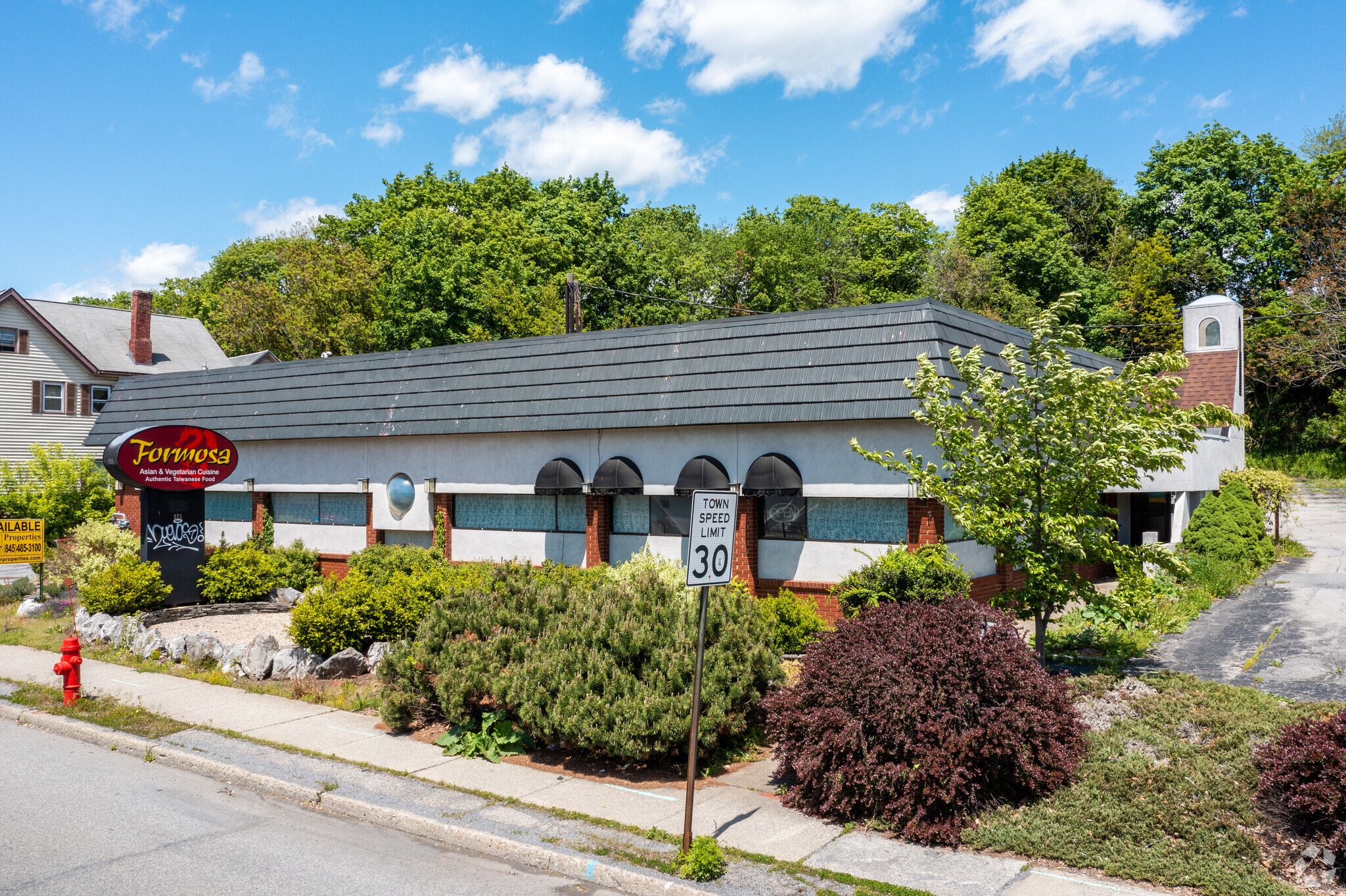 825 Main St, Poughkeepsie, NY for Rent