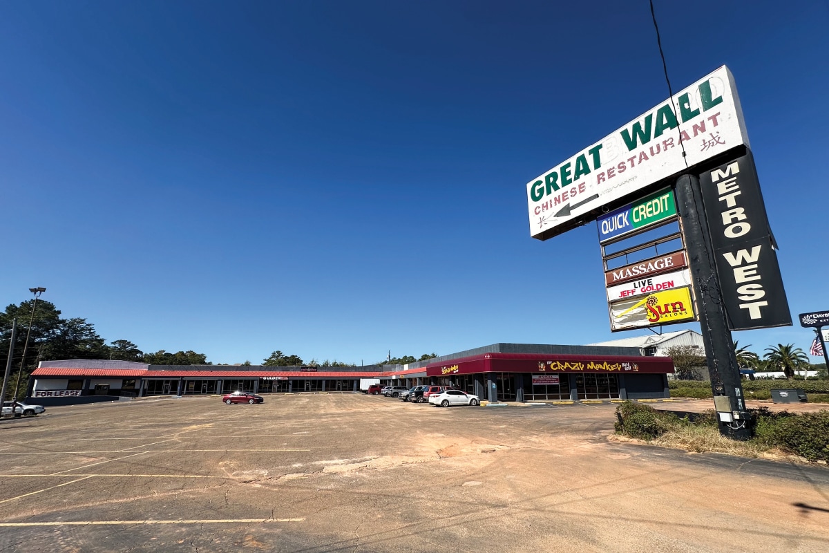 2855 Ross Clark Cir, Dothan, AL for Sale