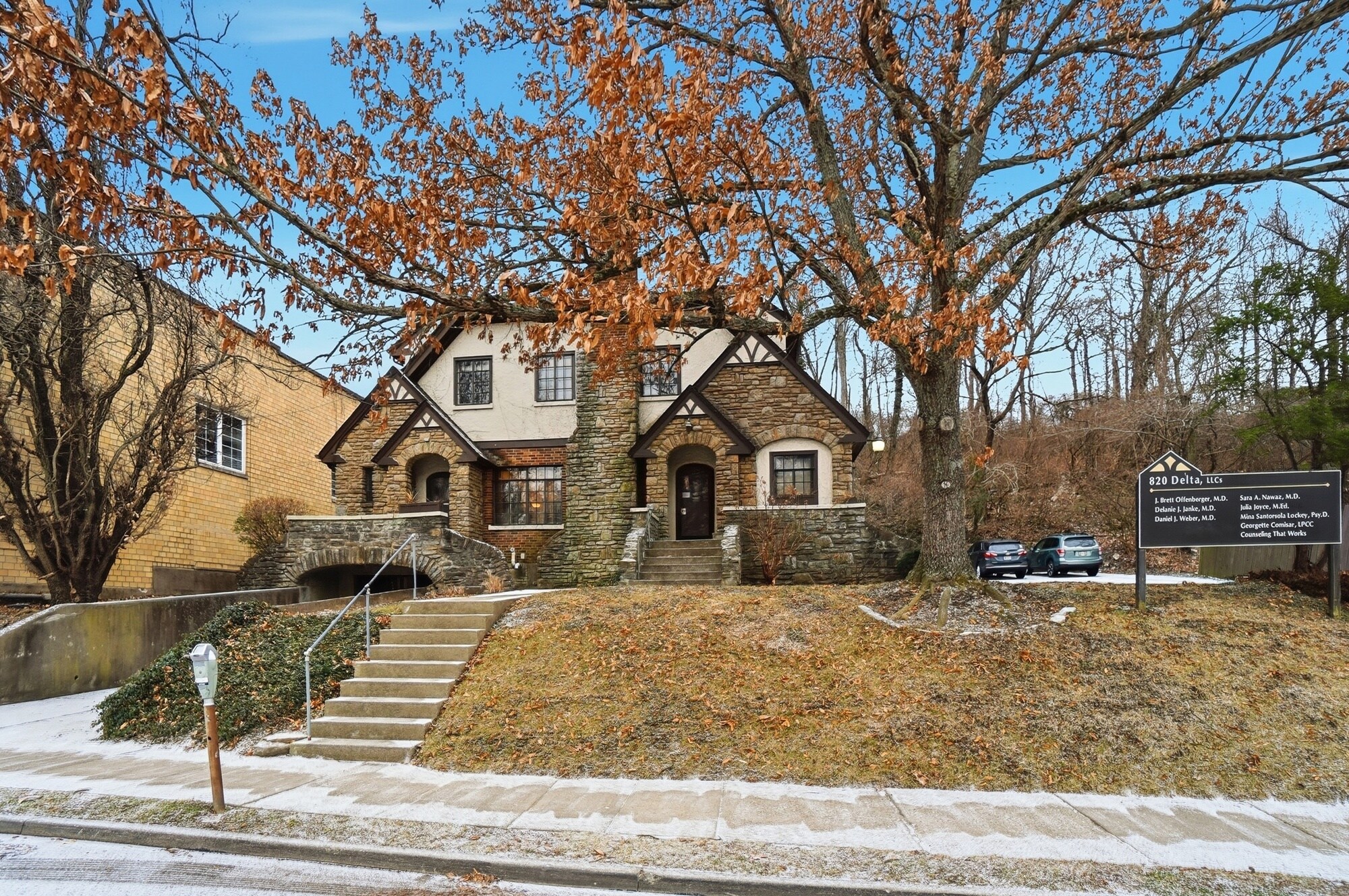 820 Delta Ave, Cincinnati, OH for Sale