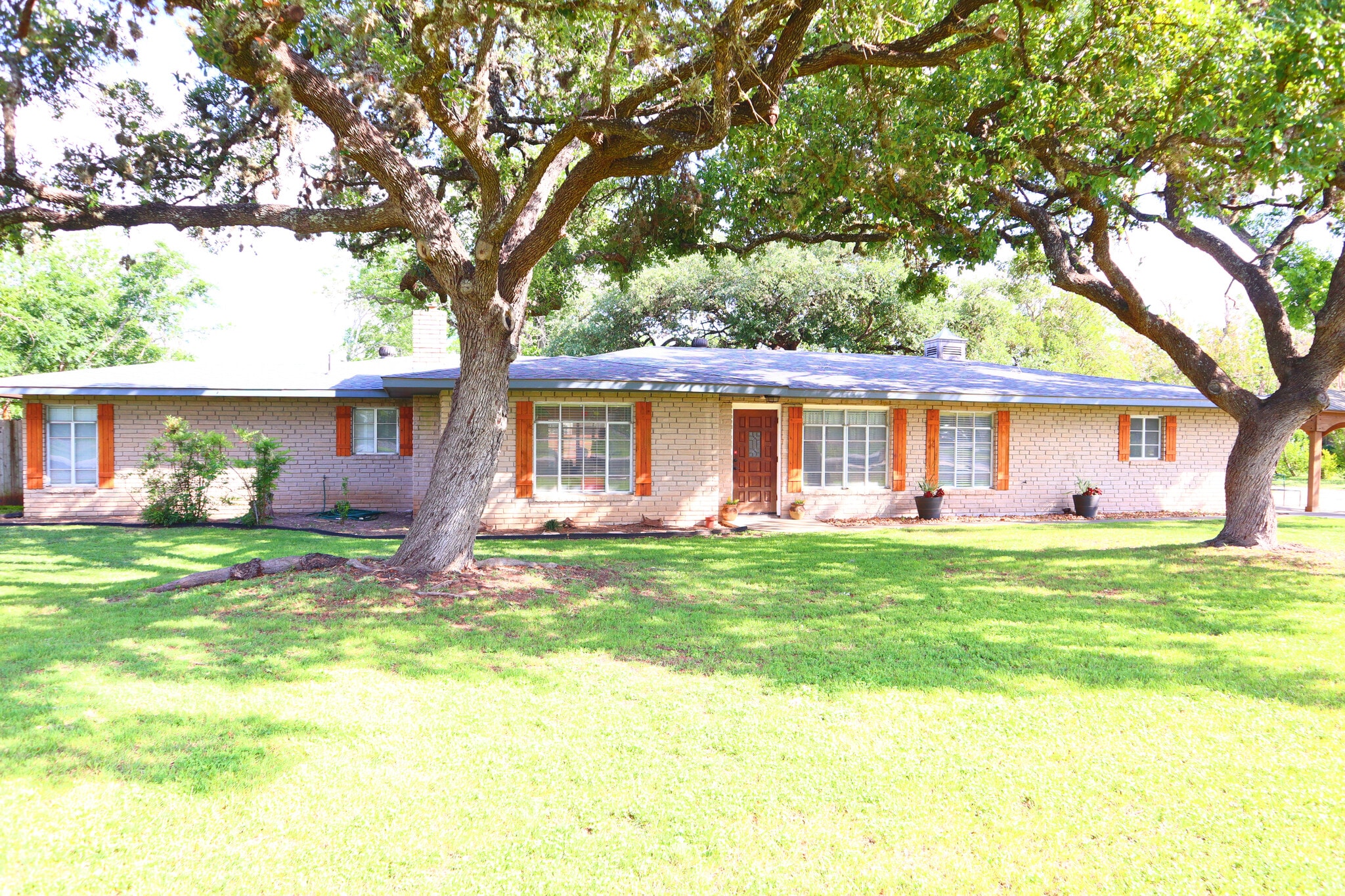 310 Pfeil Rd, Cibolo, TX for Sale