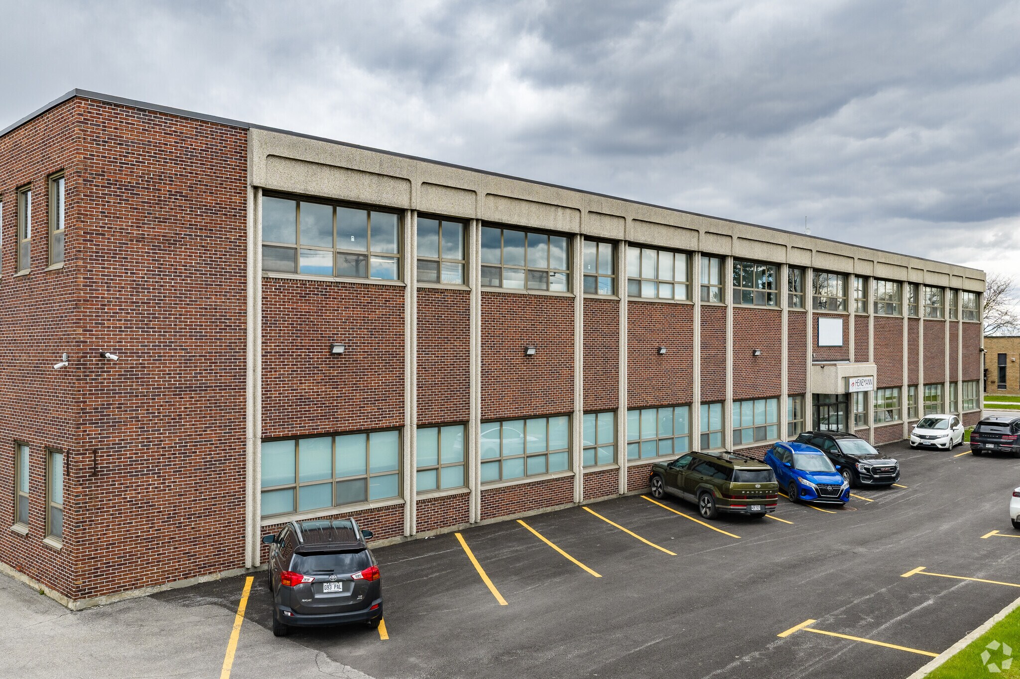 310-400 Boul Montpellier, Montréal, QC for Rent