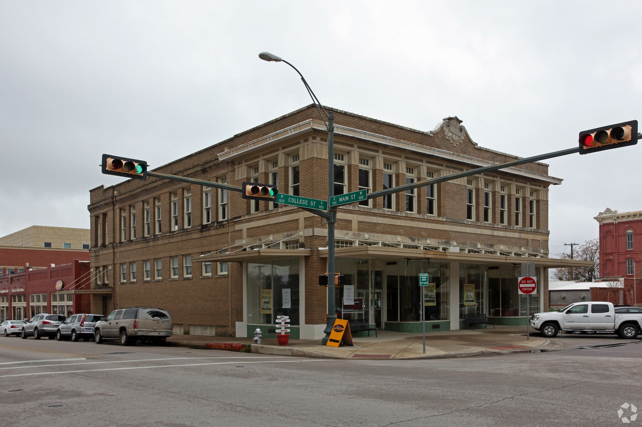 101 S College St Waxahachie, TX 75165 Retail Property 101 S College St Waxahachie, TX 75165 Retail Property