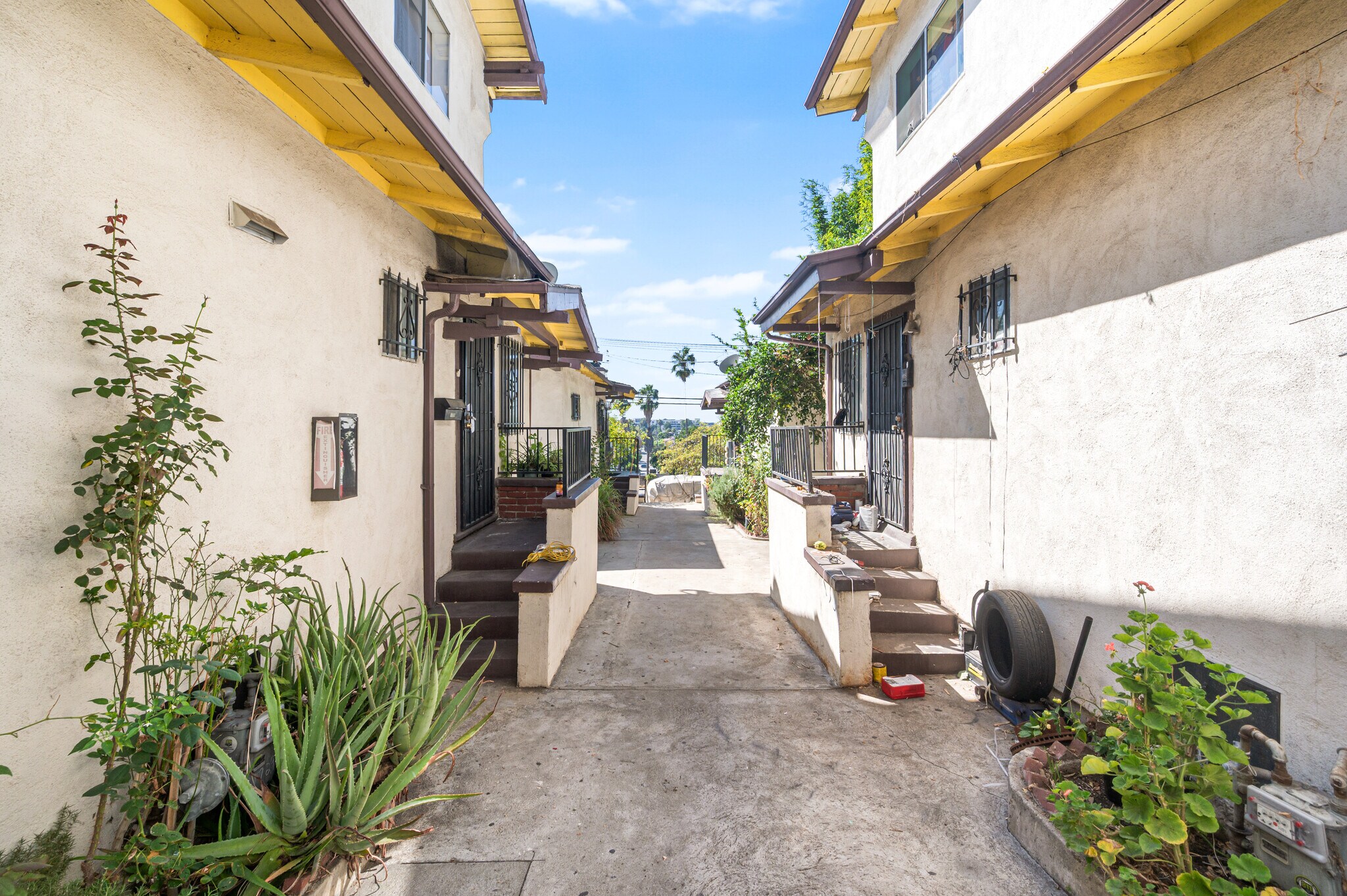 1727 Bellevue Ave, Los Angeles, CA for Sale