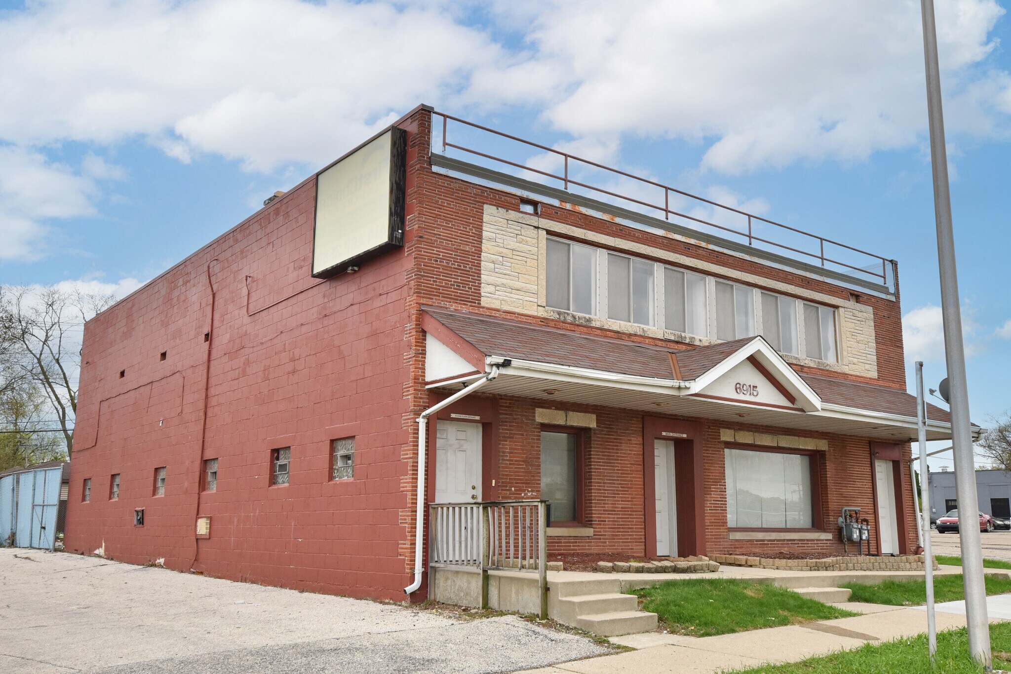 6915 W Capitol Dr, Milwaukee, WI for Sale