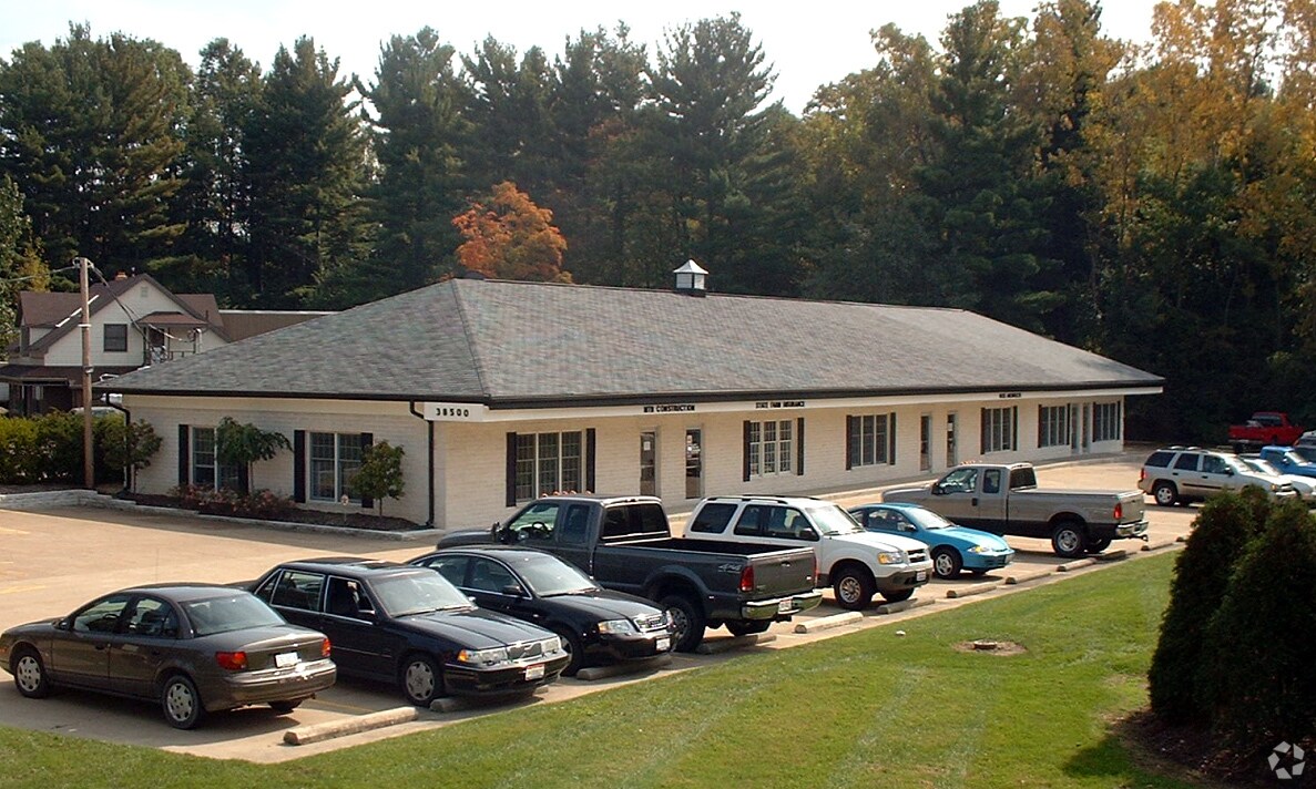 38500 Chardon Rd, Willoughby, OH for Rent
