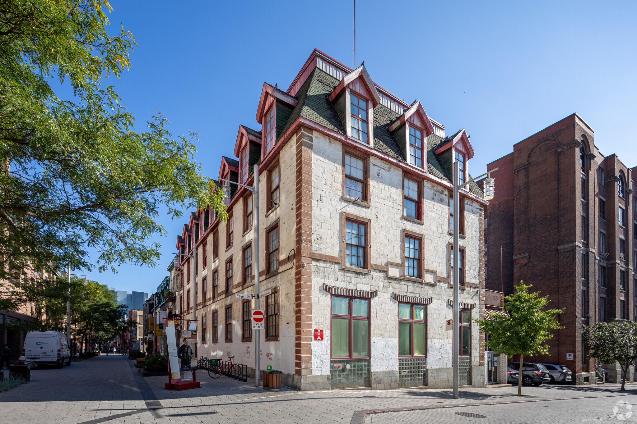 120 Rue De La Gauchetière O, Montréal, QC for Sale