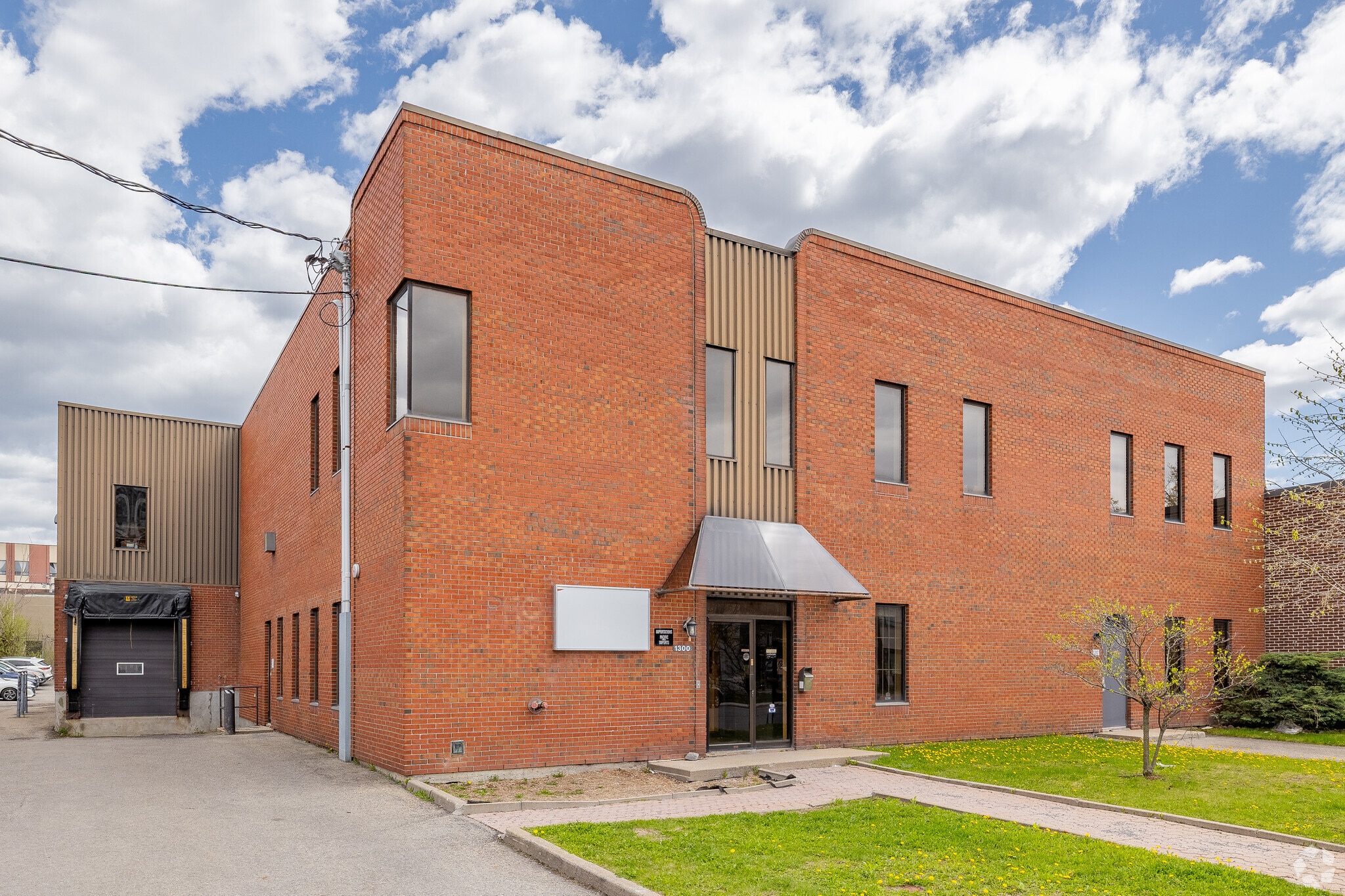 1300 Rue De Louvain O, Montréal, QC for Rent