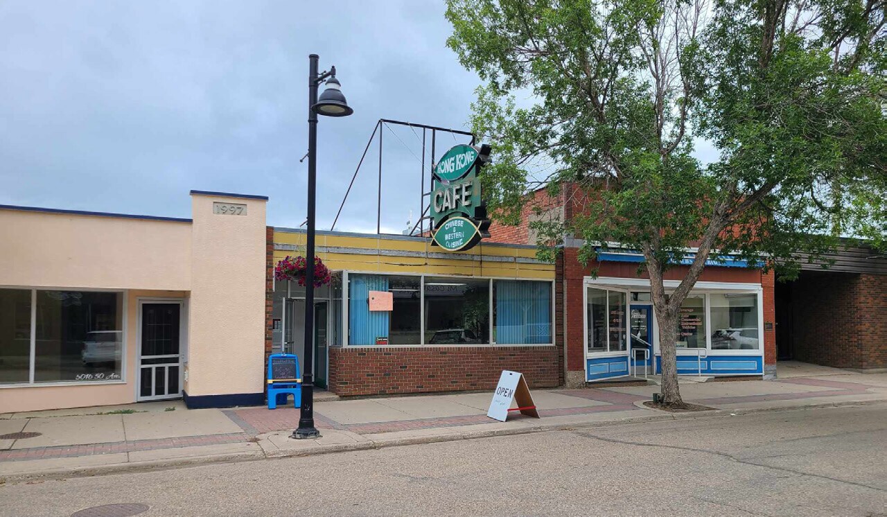 5014 50 Av, Ponoka, AB for Rent