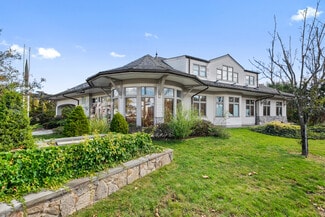 Islip, NY Retail - 290 Main St