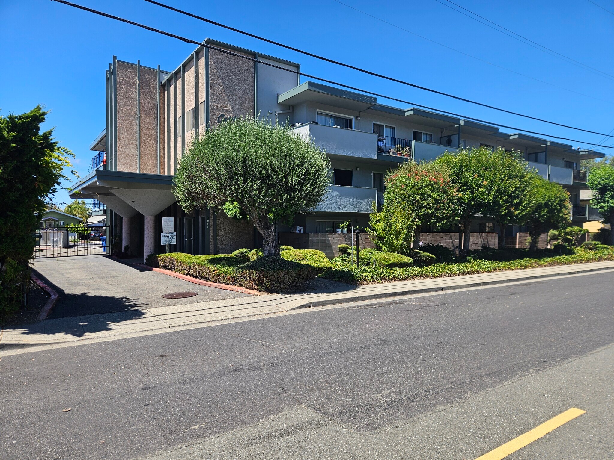 1049 Armstrong St, Hayward, CA for Sale