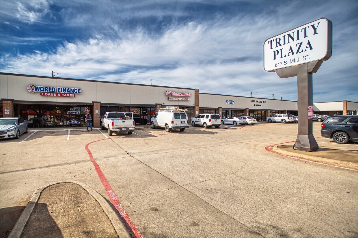 817 S Mill St, Lewisville, TX for Rent