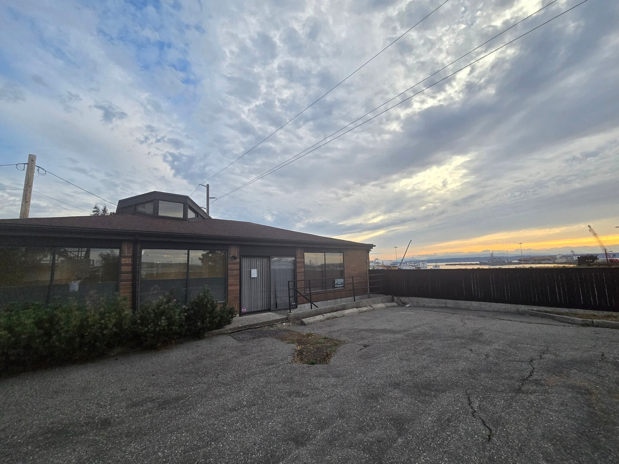 2516 W Marine View Dr, Everett, WA for Rent