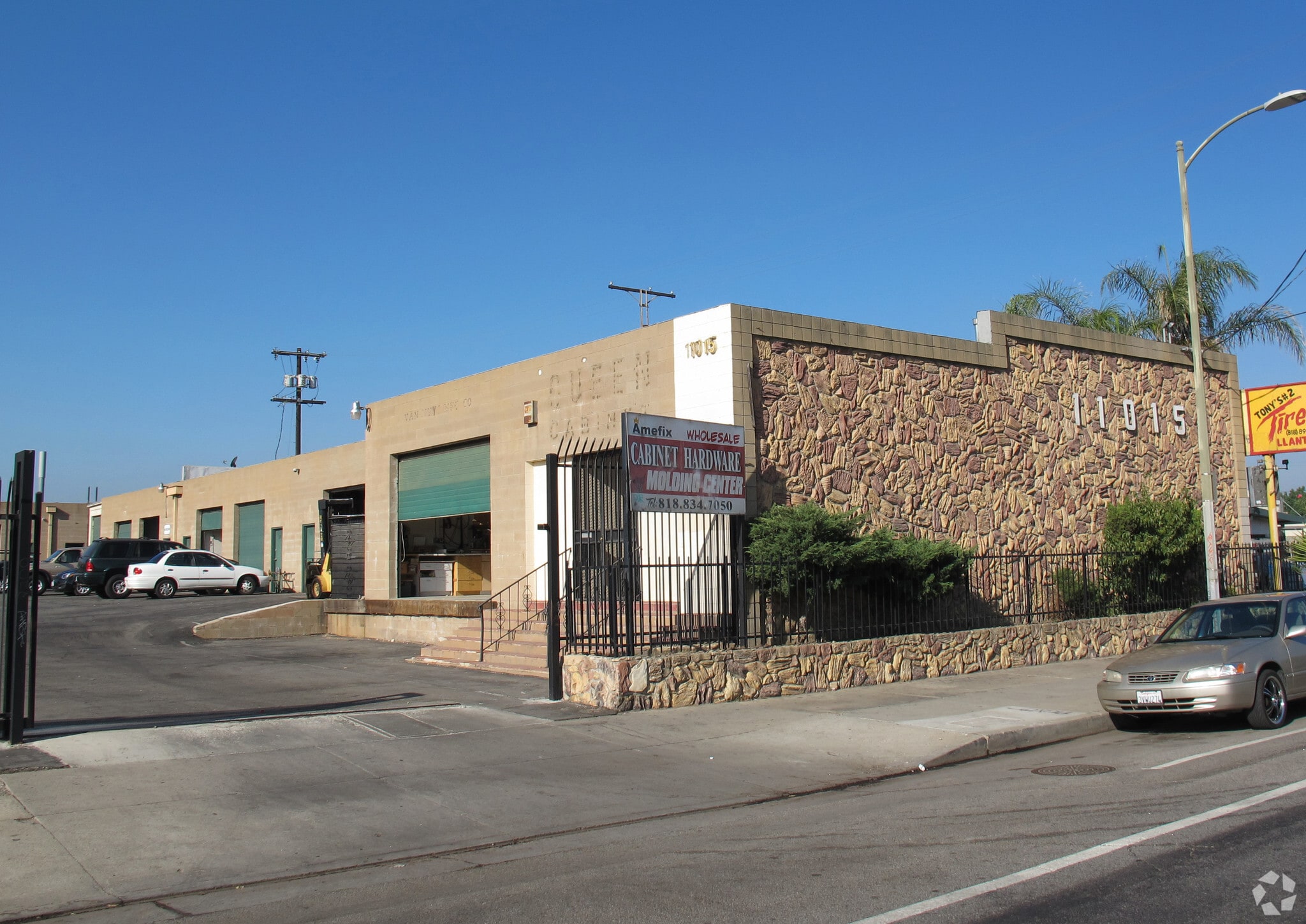 11015 Glenoaks Blvd Pacoima, CA 91331 Industrial Property for Lease