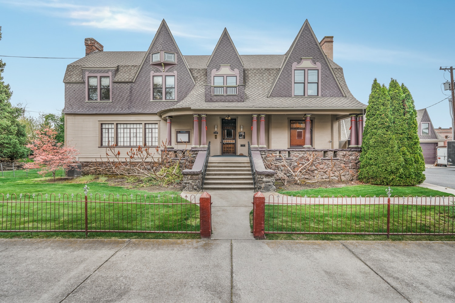 233 SE 4th St, Pendleton, OR for Sale