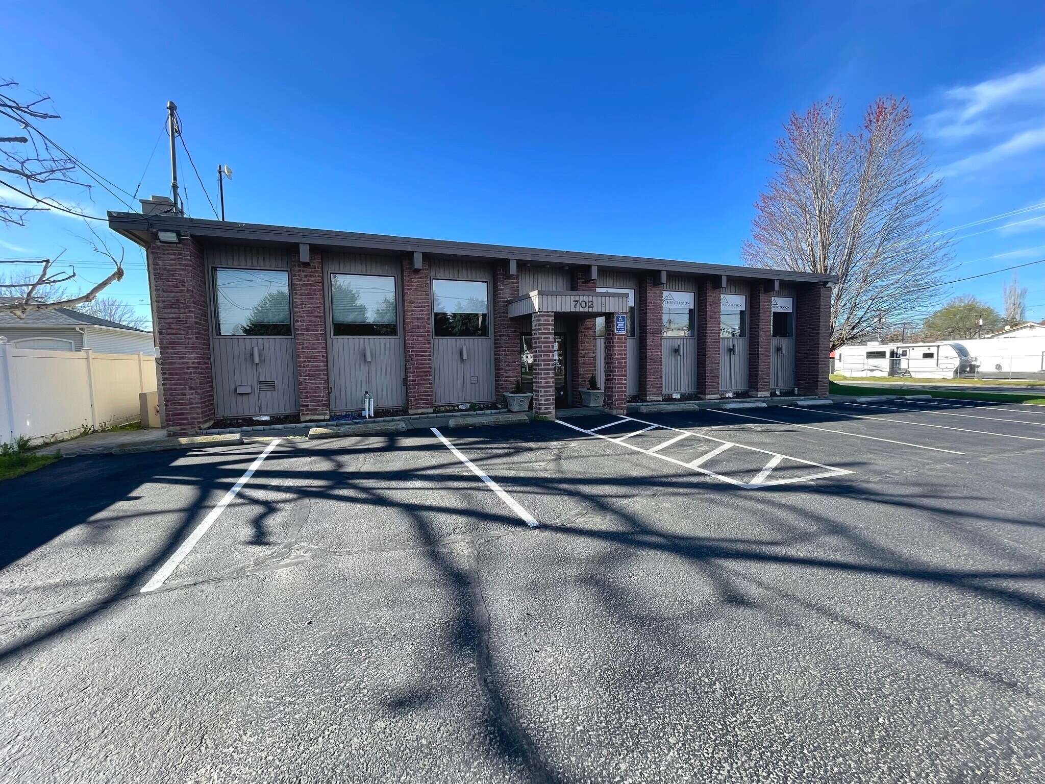 702 E Main St, Hermiston, OR for Sale