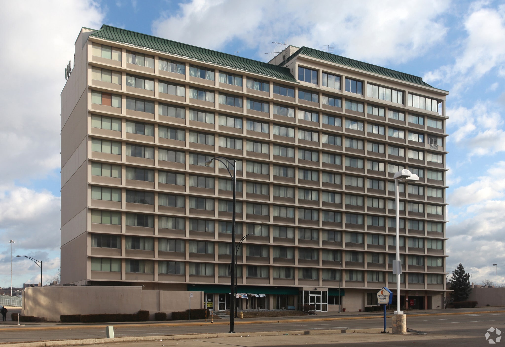 800 W 8th St, Cincinnati, OH for Sale