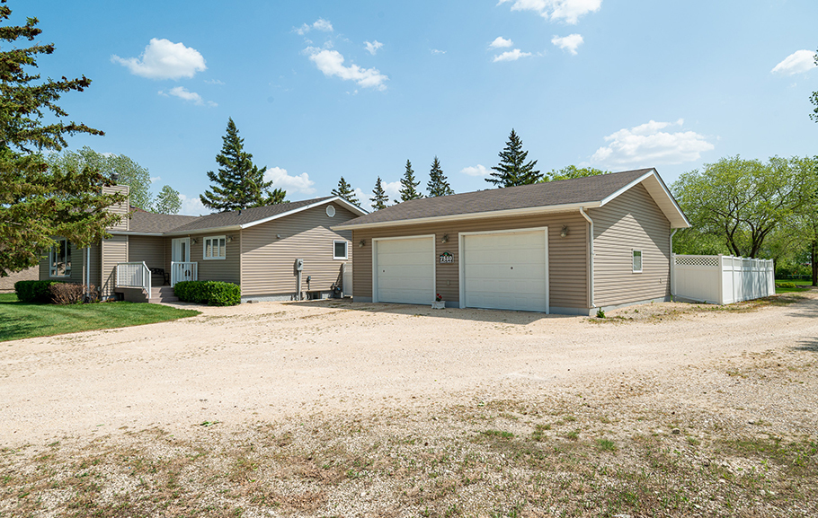 7850 Roblin Blvd, Headingley, MB for Sale