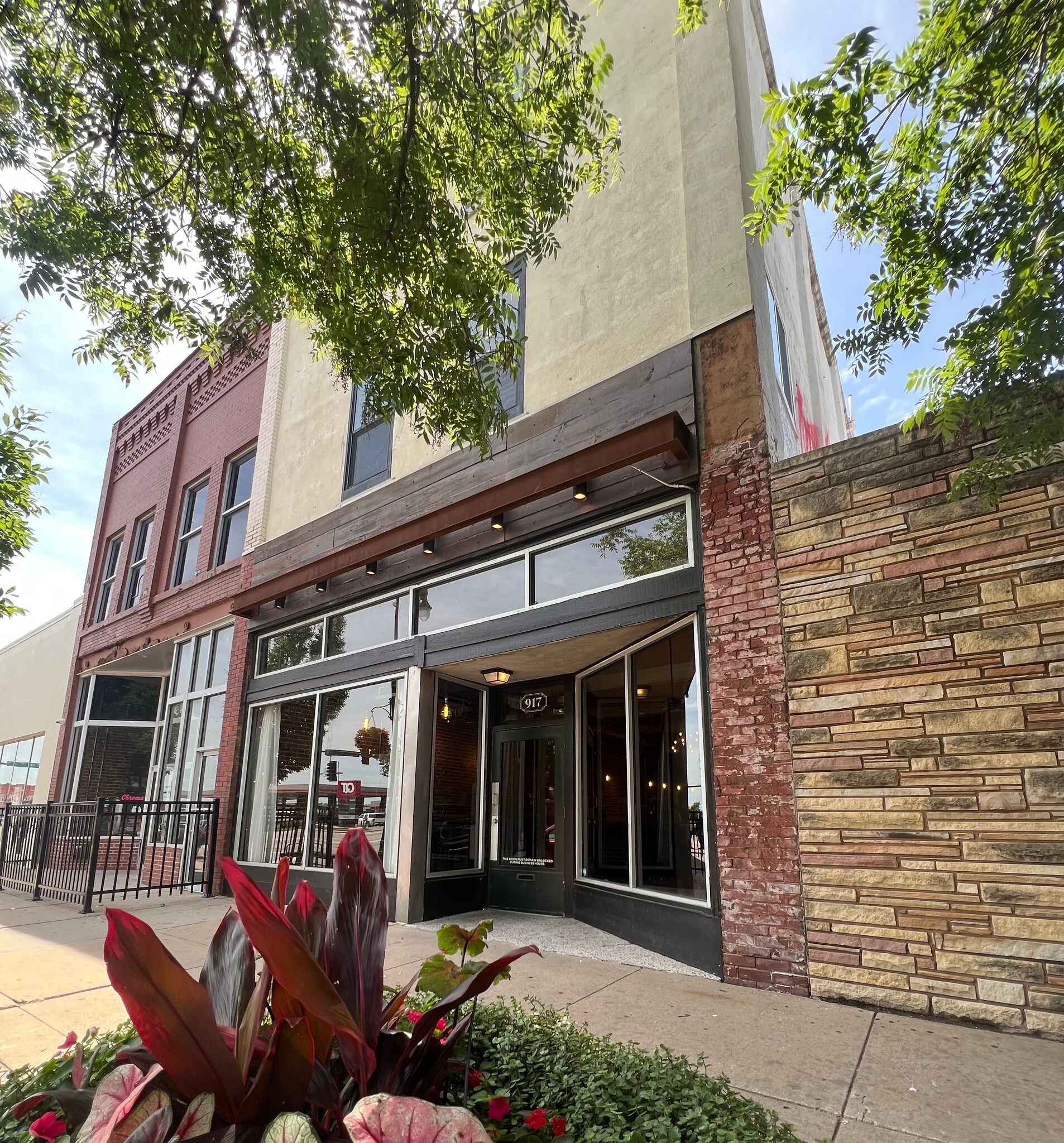 917 E Douglas Ave, Wichita, KS for Rent