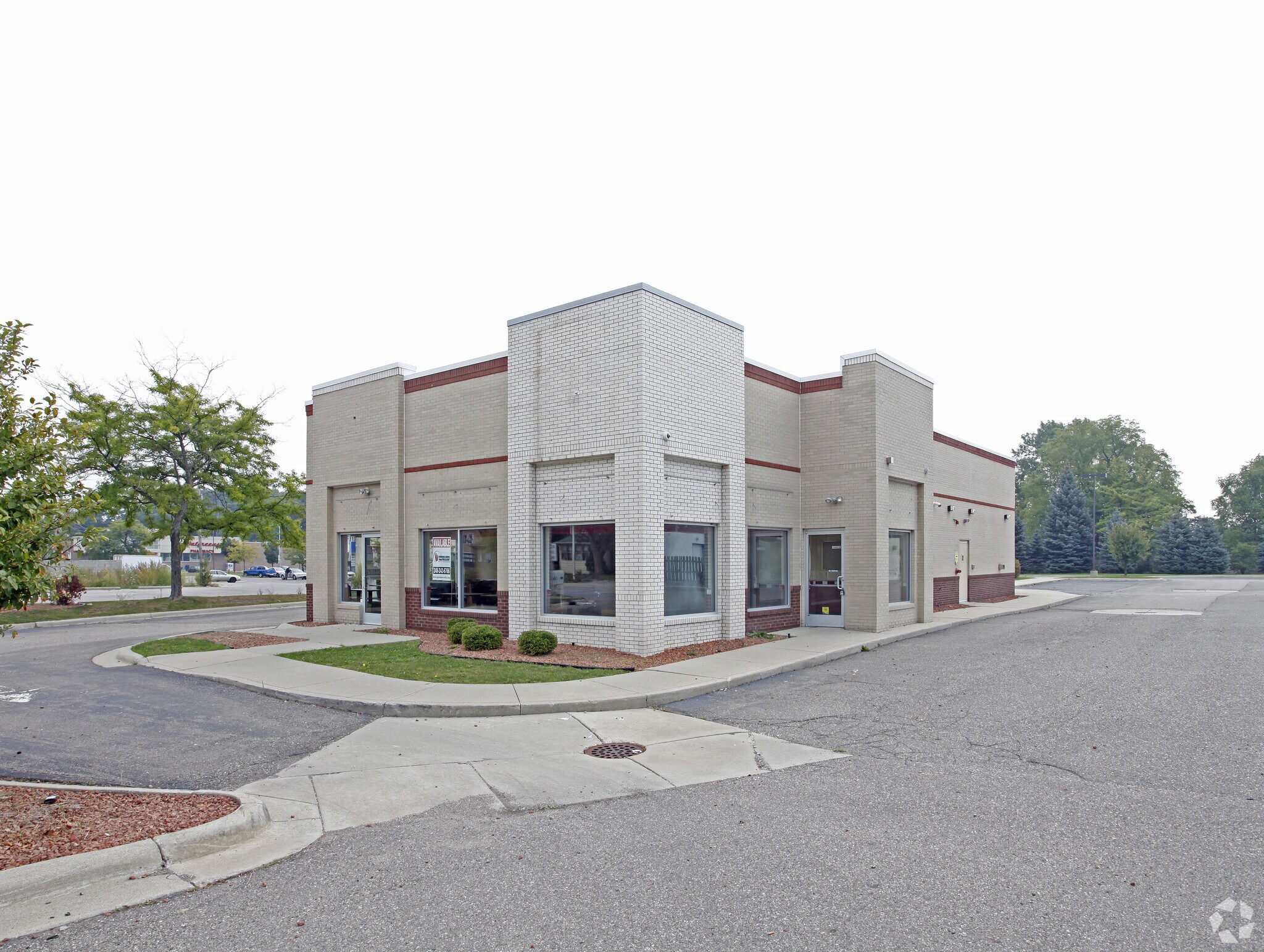 810 N Perry St Pontiac, MI 48342 Retail Property for Lease on